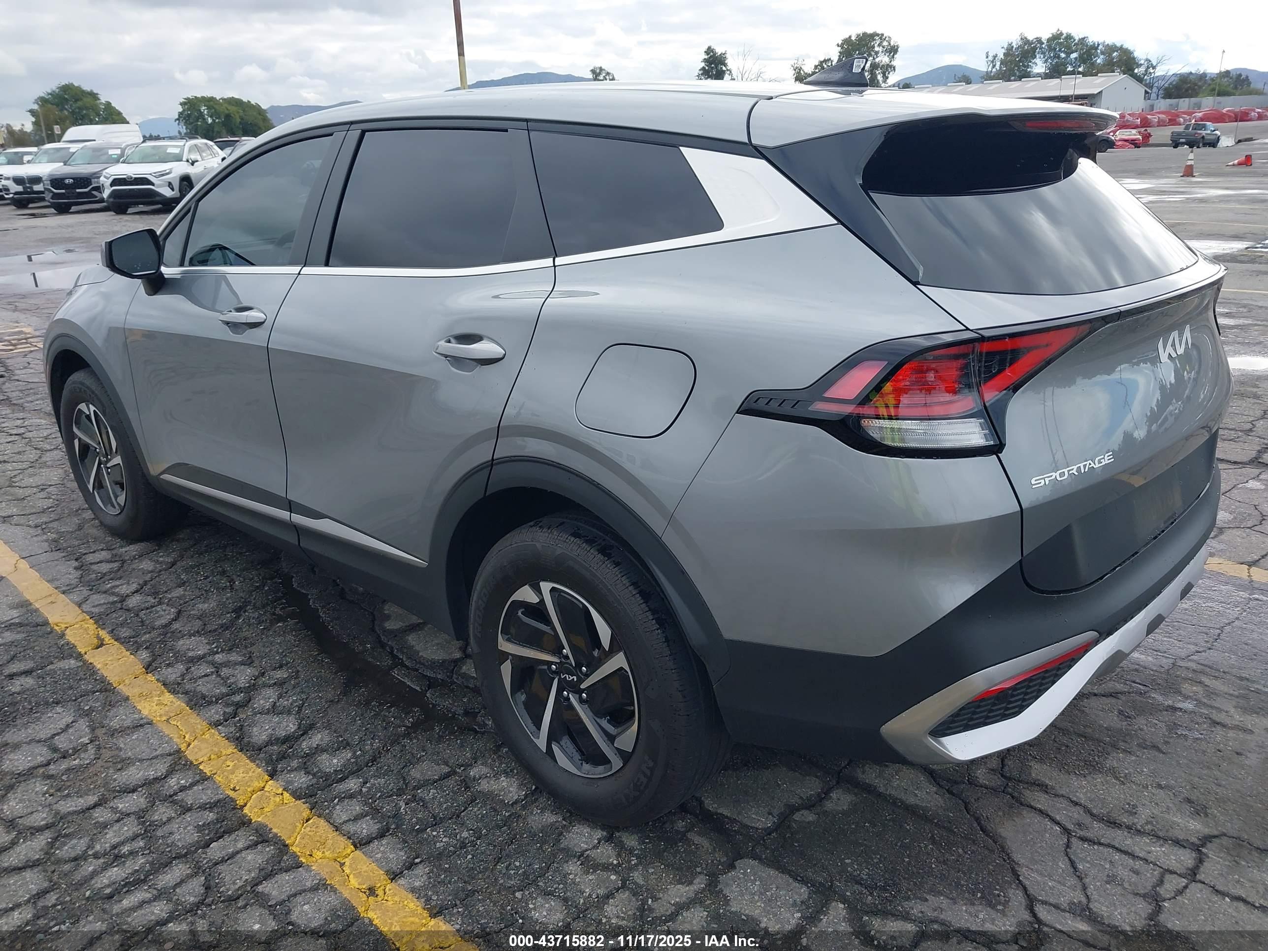 KIA SPORTAGE image 3