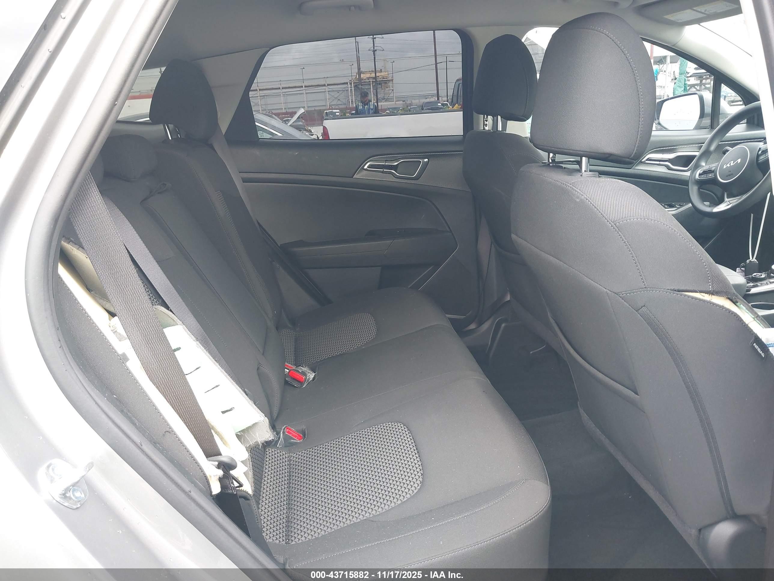 KIA SPORTAGE image 8