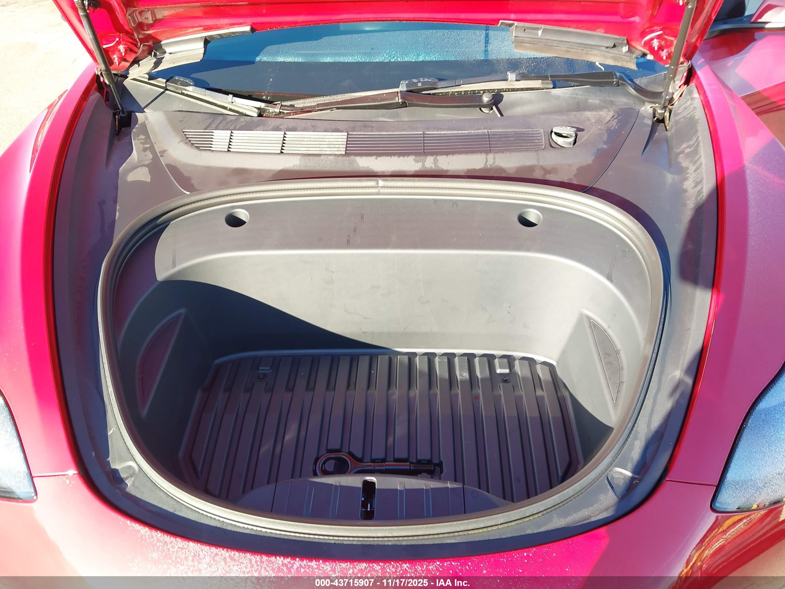 TESLA MODEL image 10