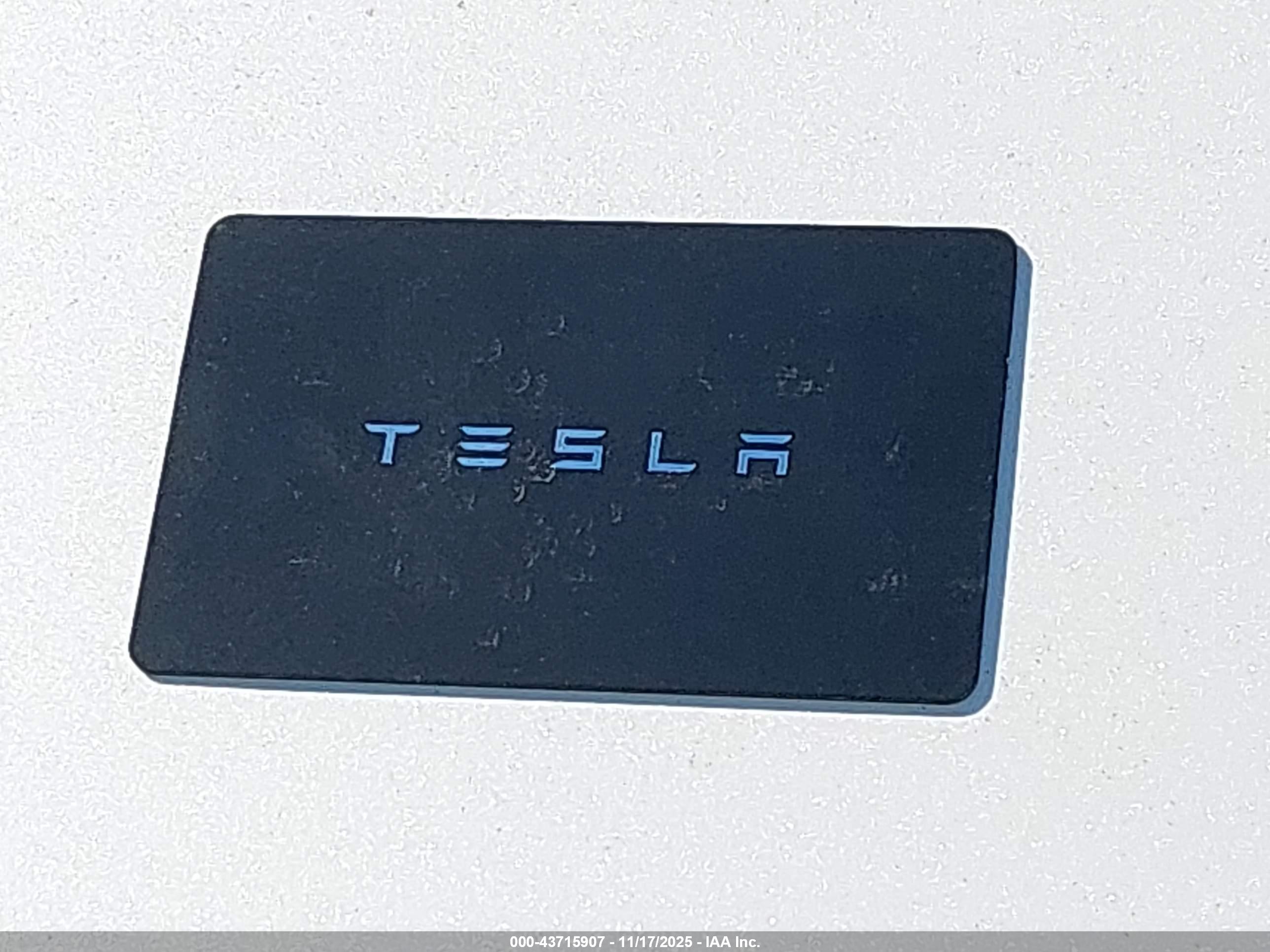 TESLA MODEL image 11