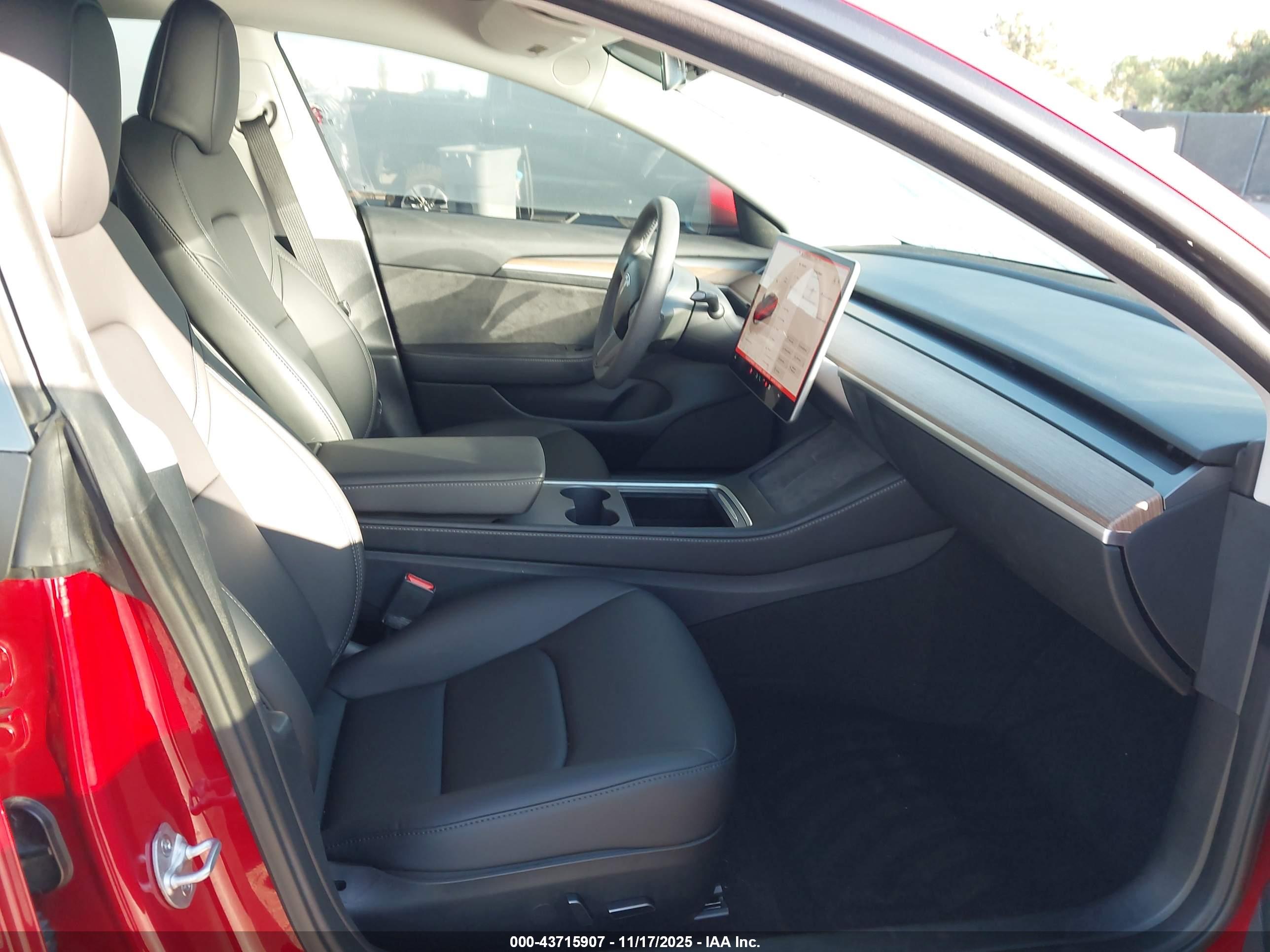TESLA MODEL image 5