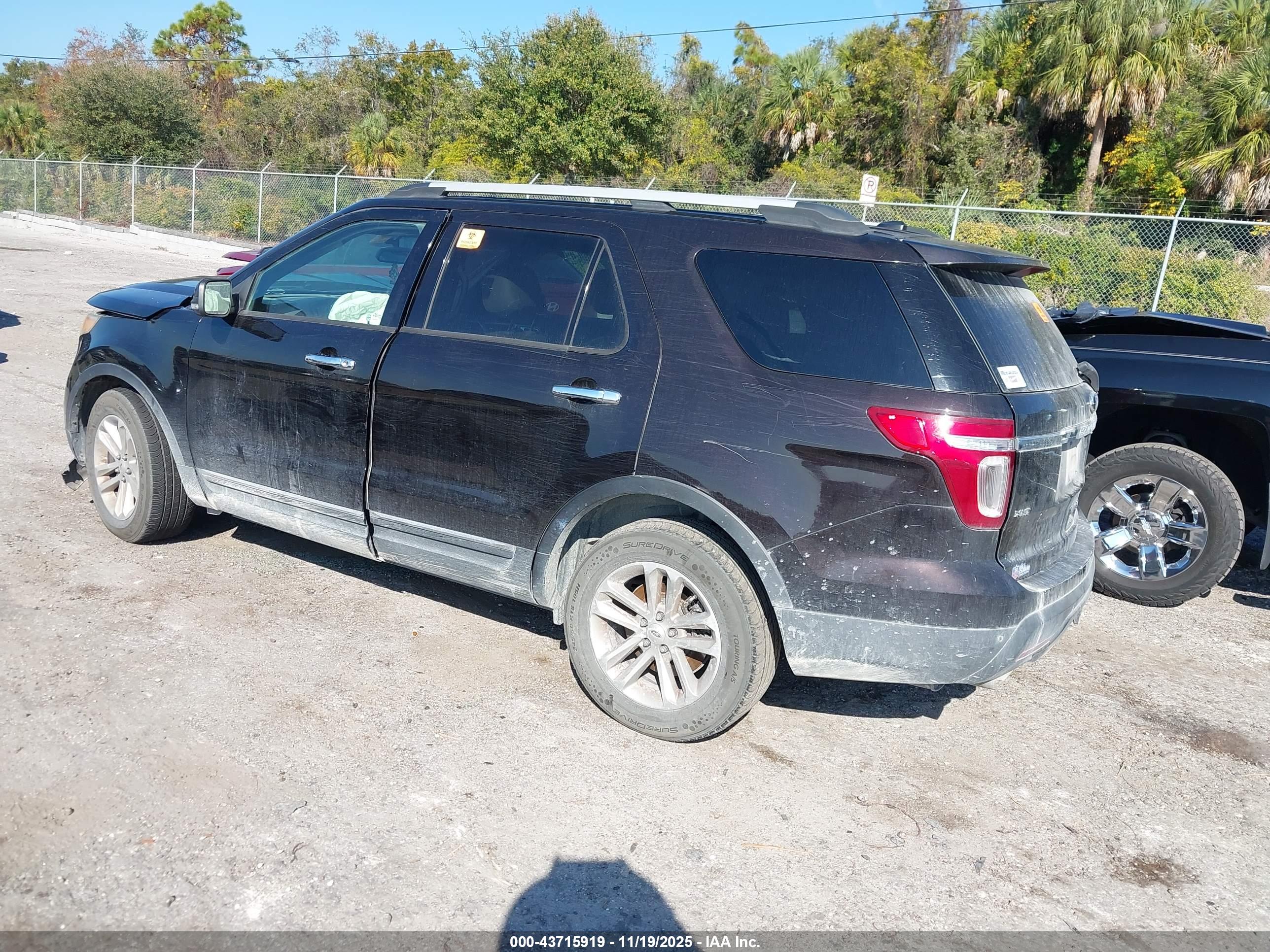 FORD EXPLORER image 3