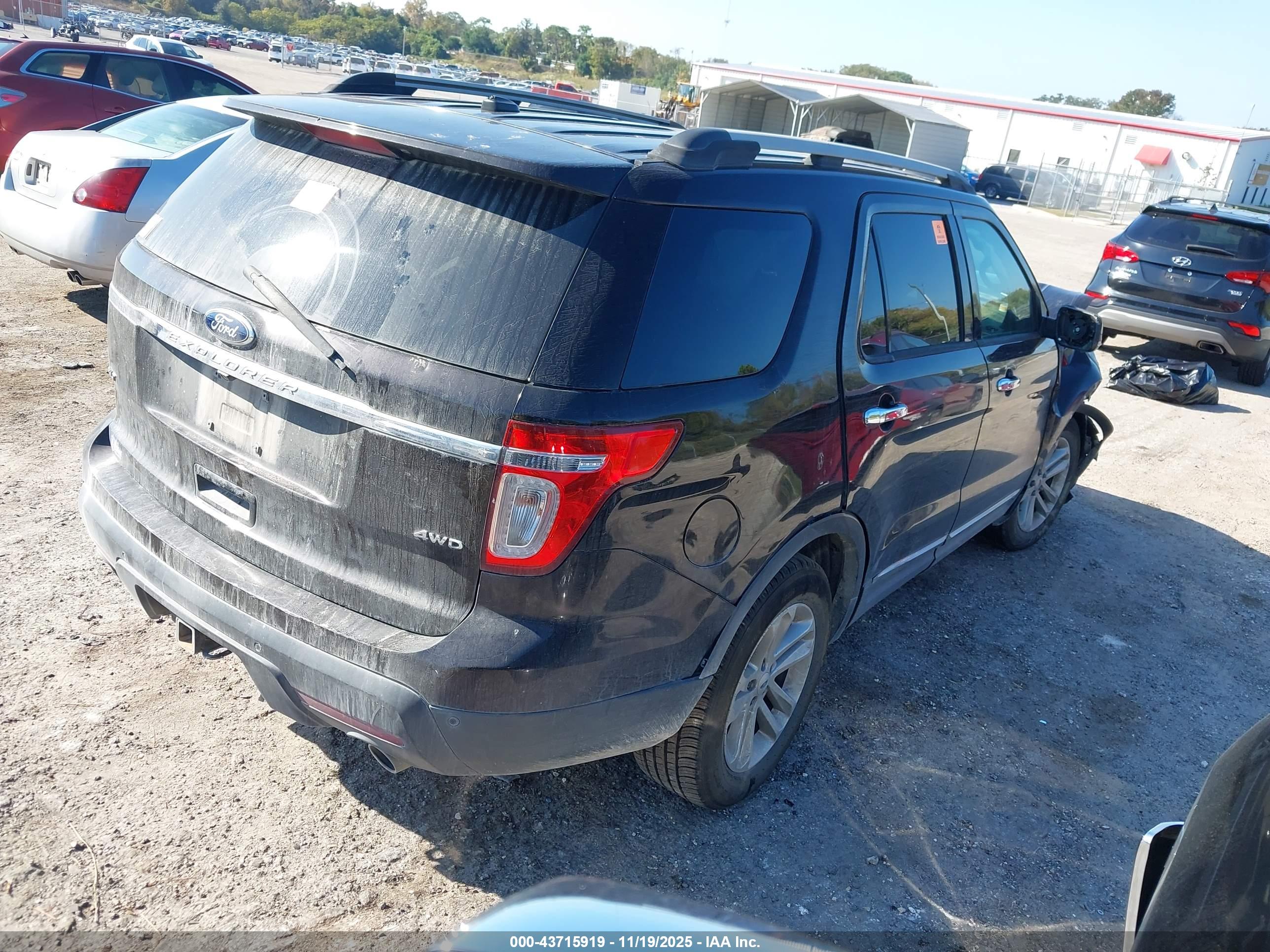 FORD EXPLORER image 4