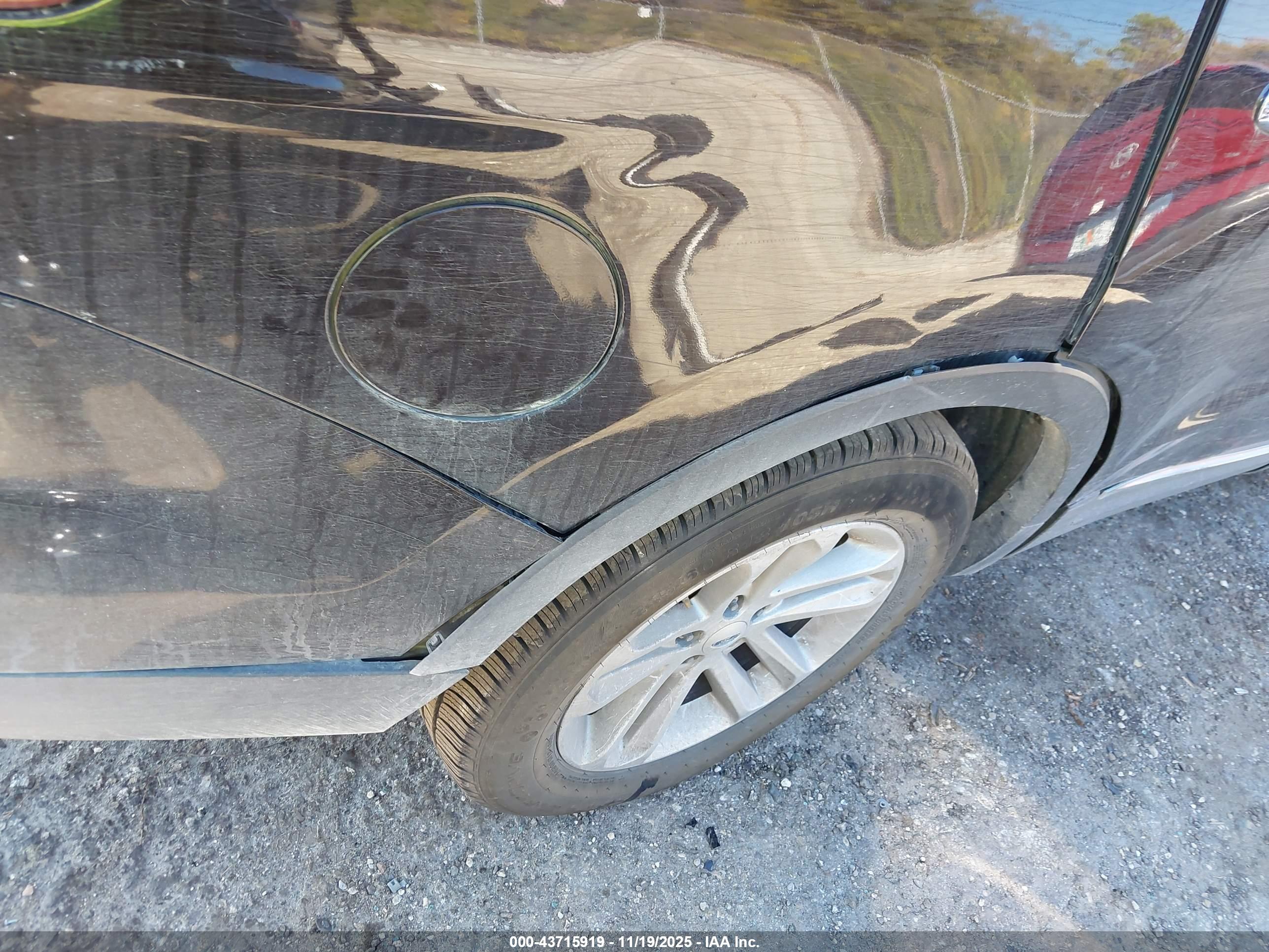 FORD EXPLORER image 6