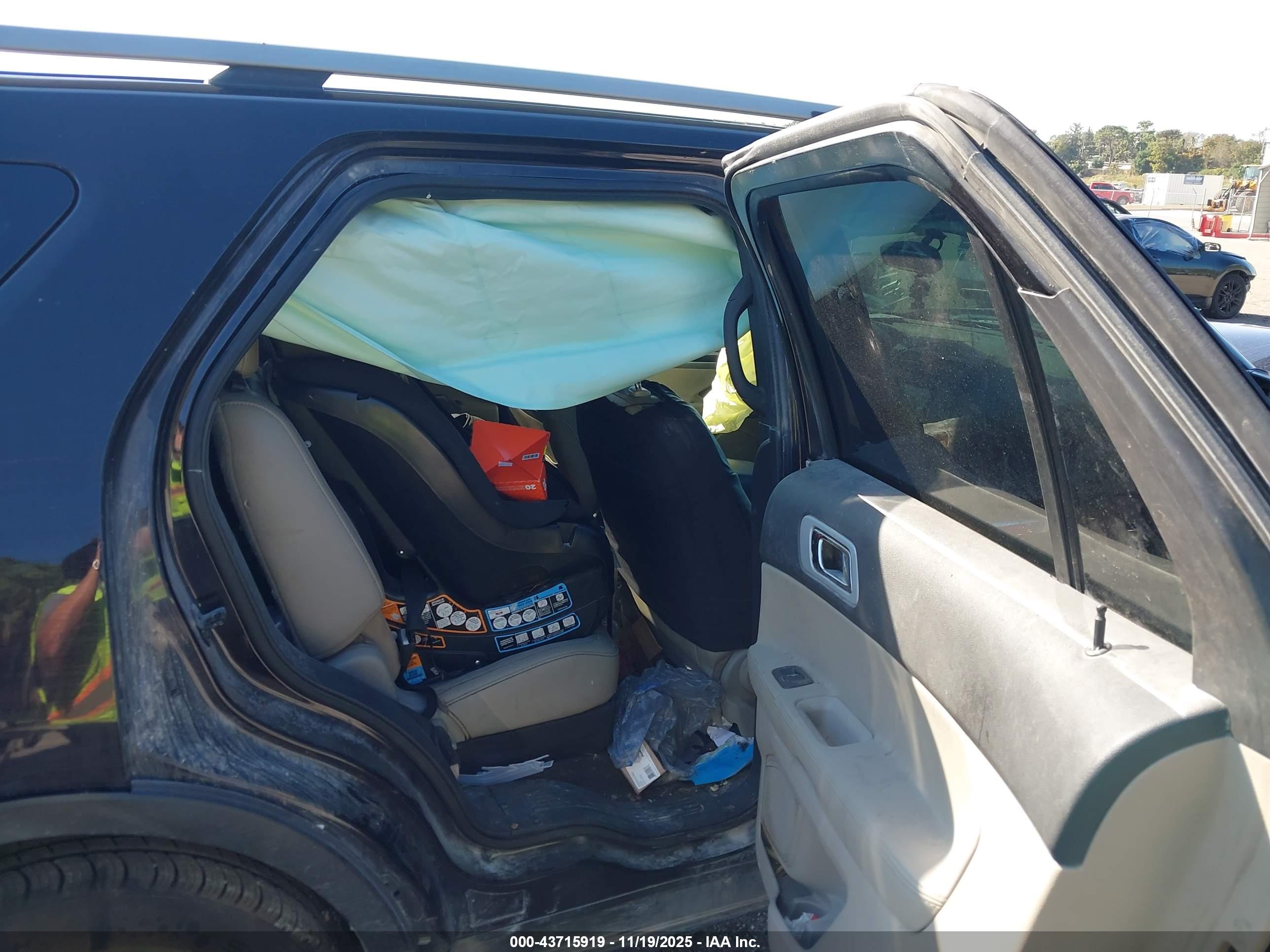 FORD EXPLORER image 8