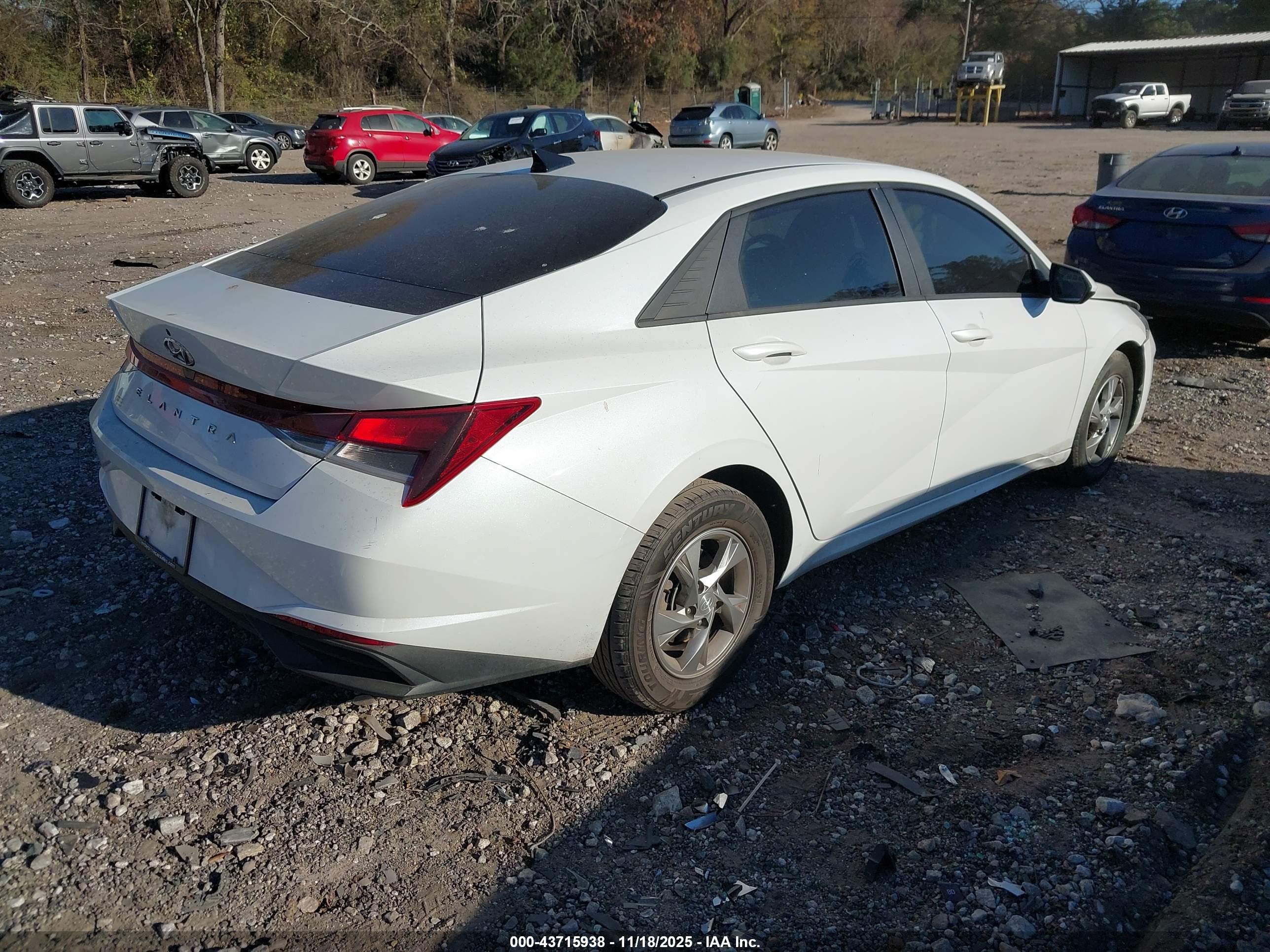 HYUNDAI ELANTRA image 4