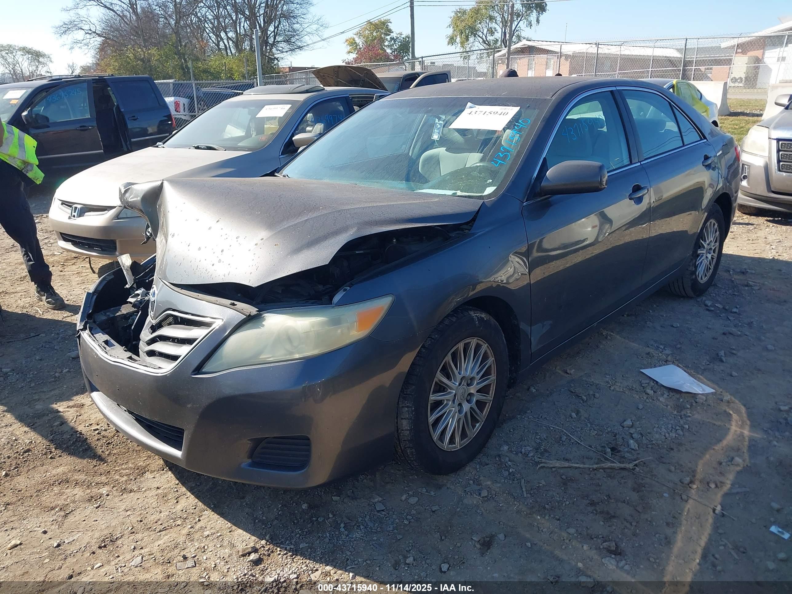 TOYOTA CAMRY image 2