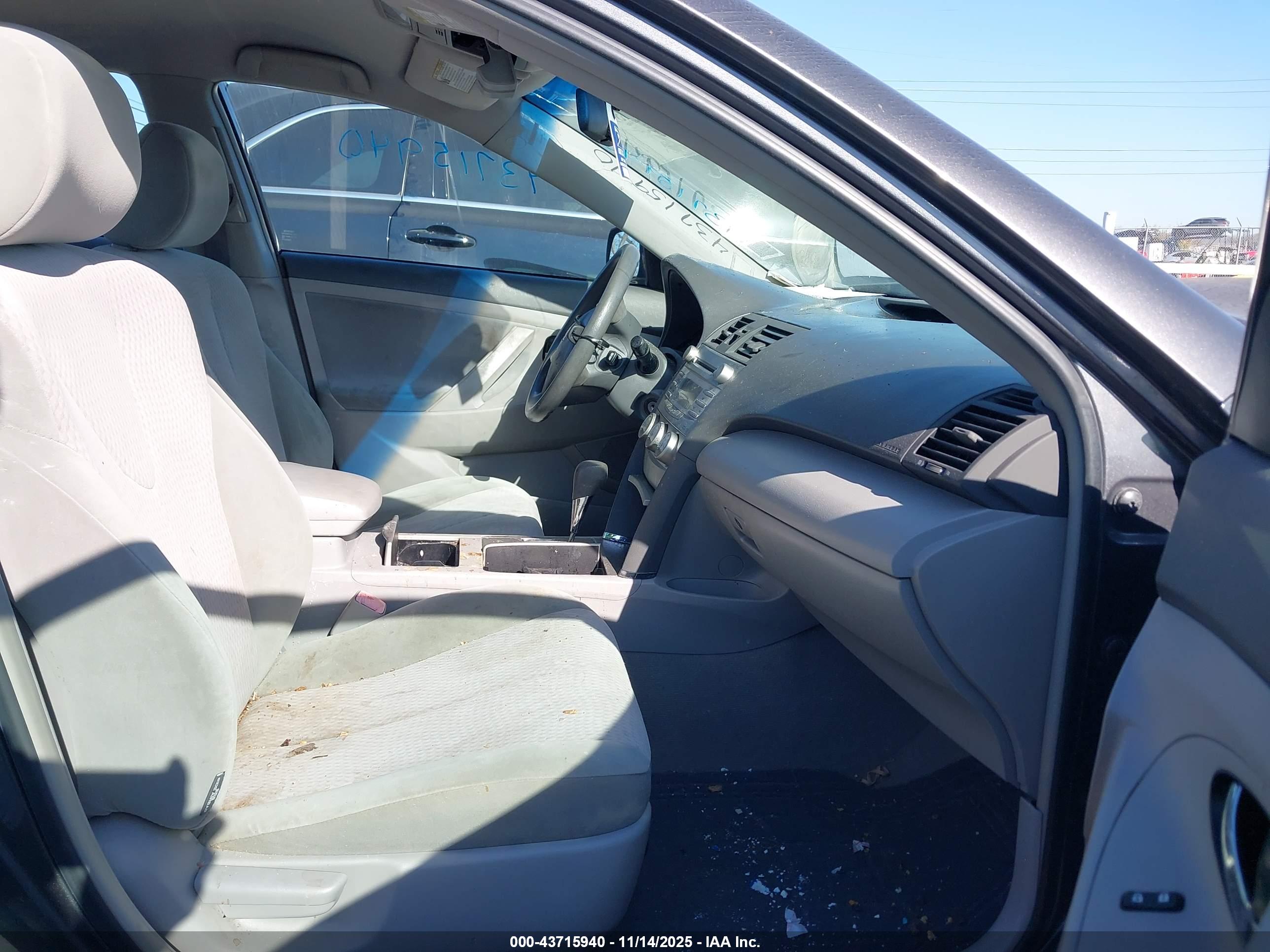 TOYOTA CAMRY image 5