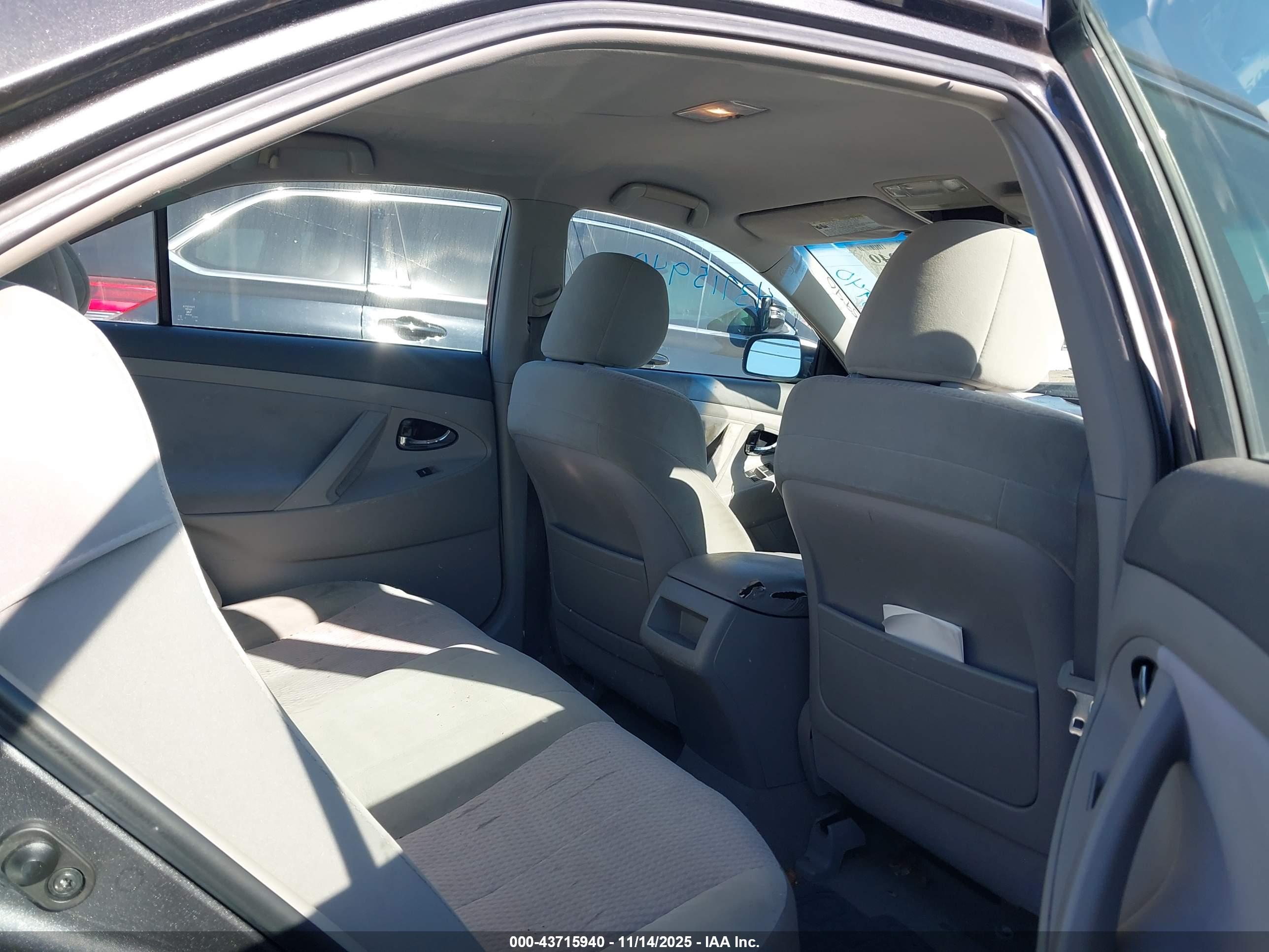 TOYOTA CAMRY image 8