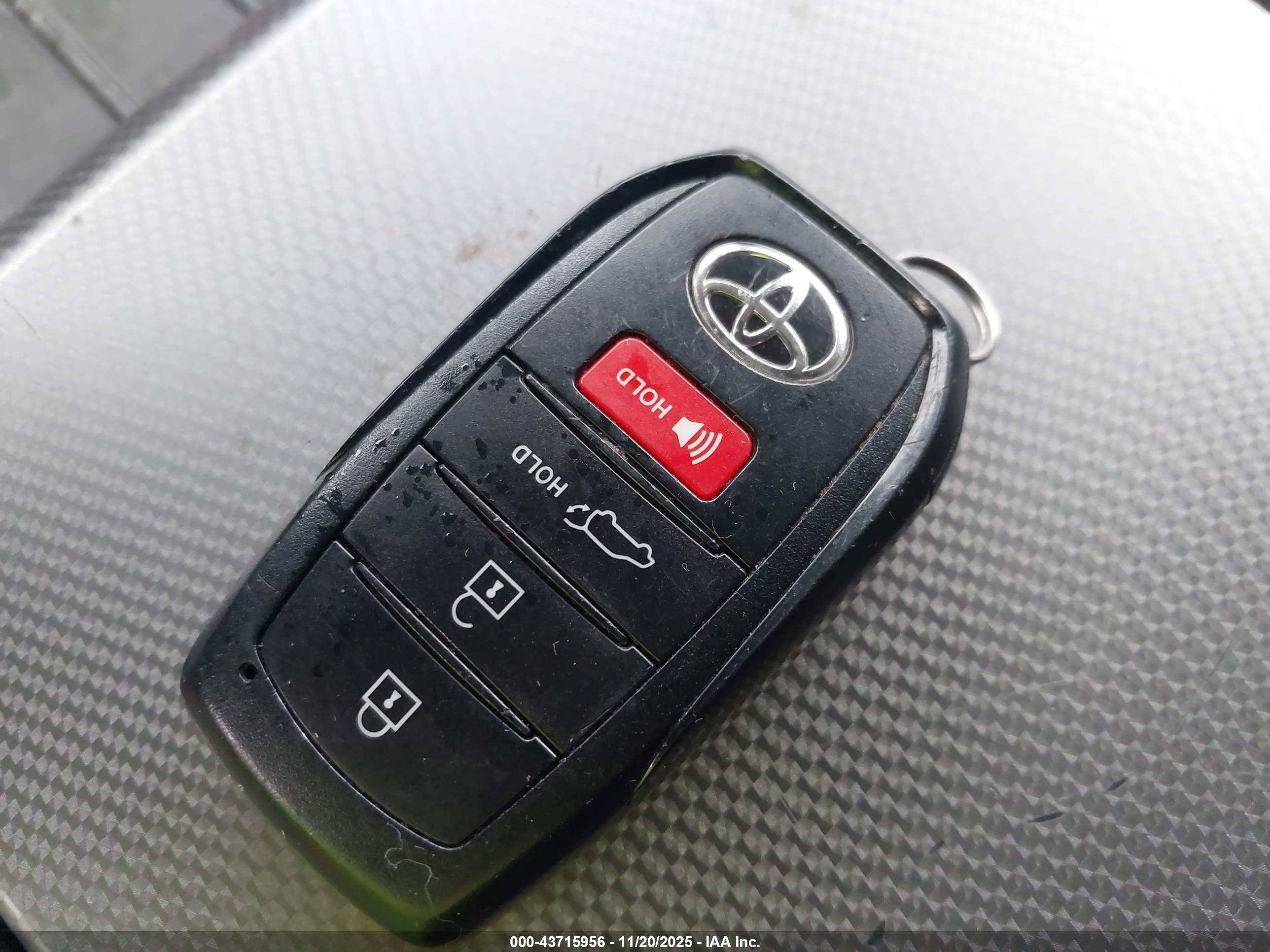 TOYOTA SEQUOIA image 11
