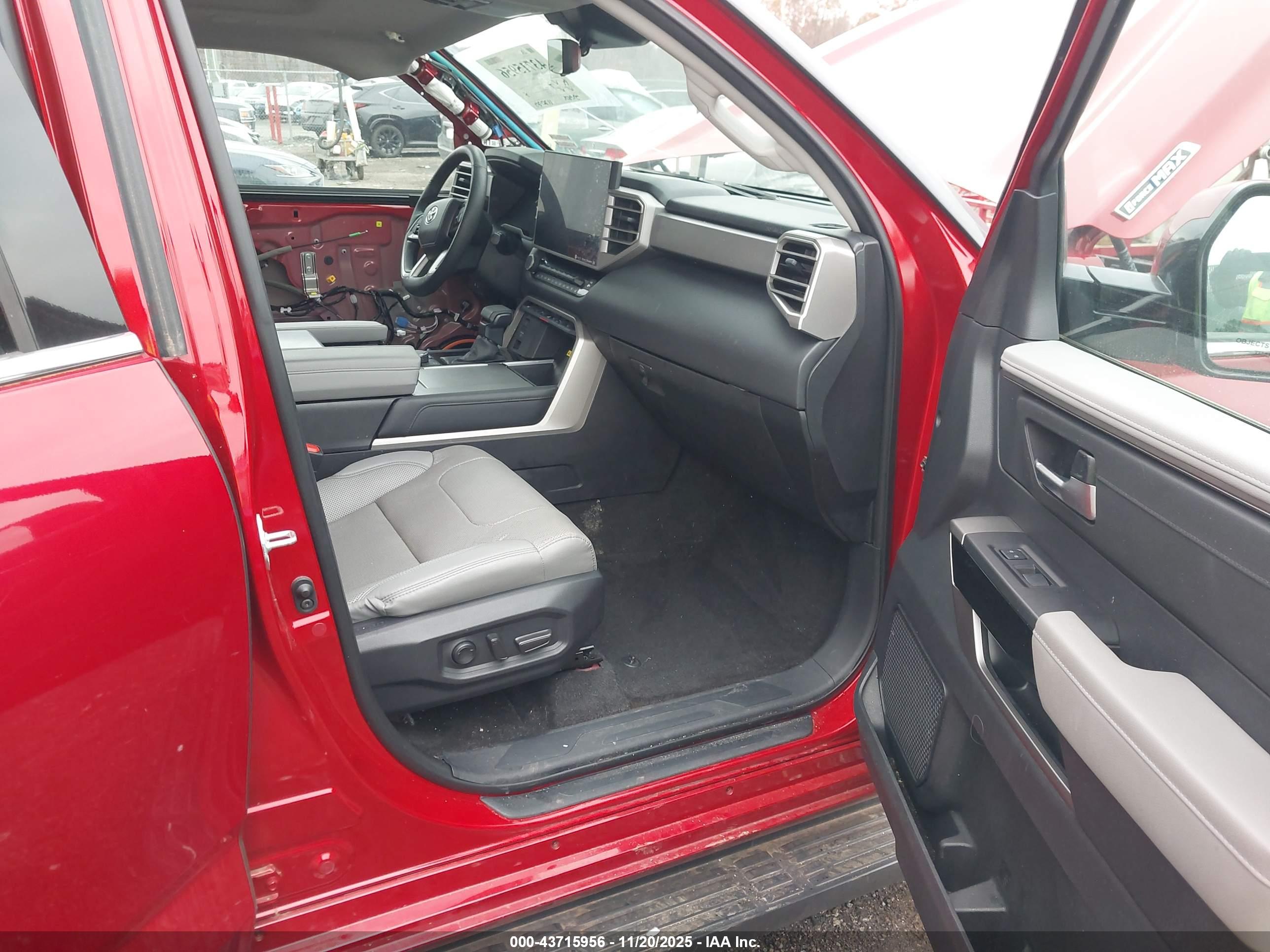 TOYOTA SEQUOIA image 5