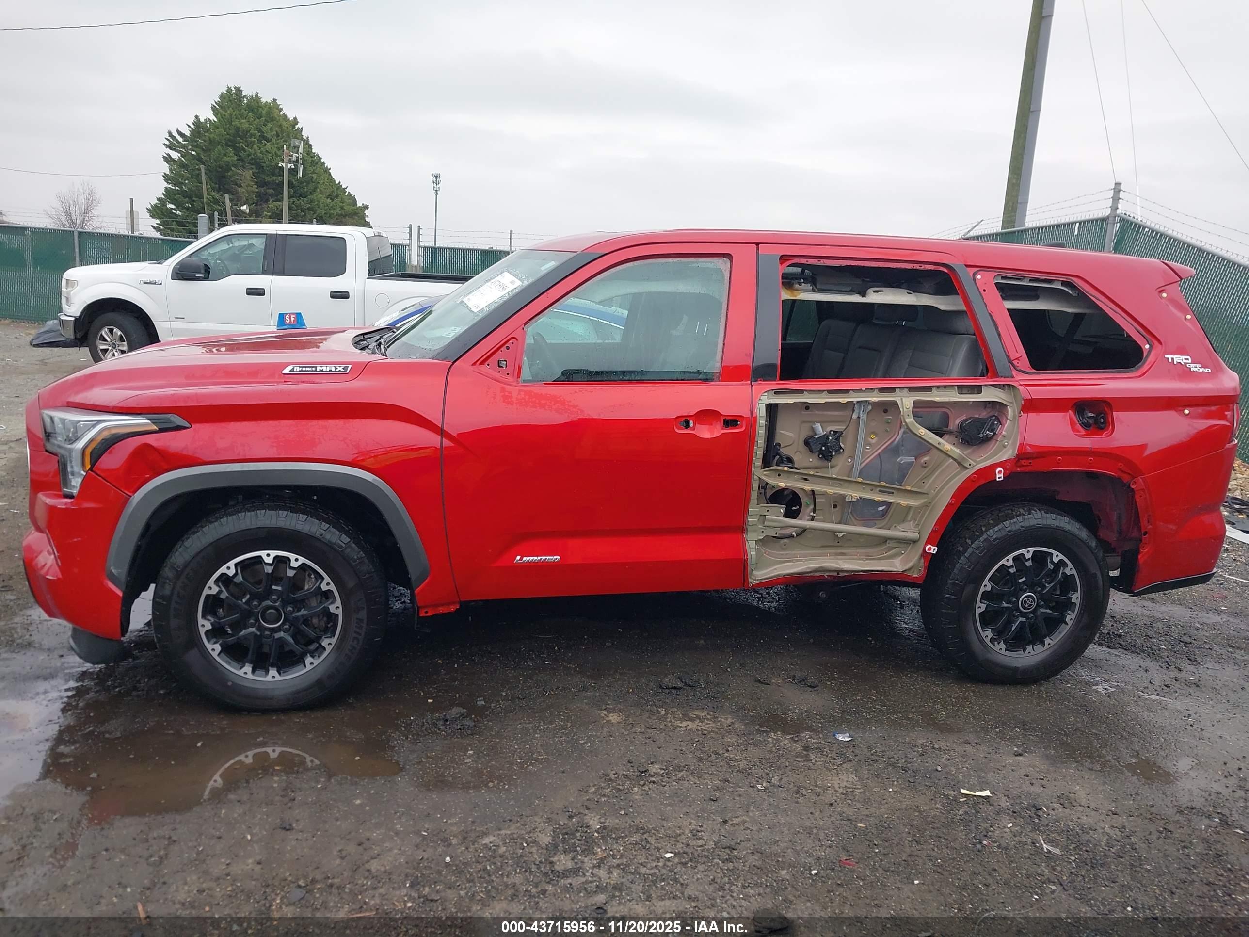 TOYOTA SEQUOIA image 6