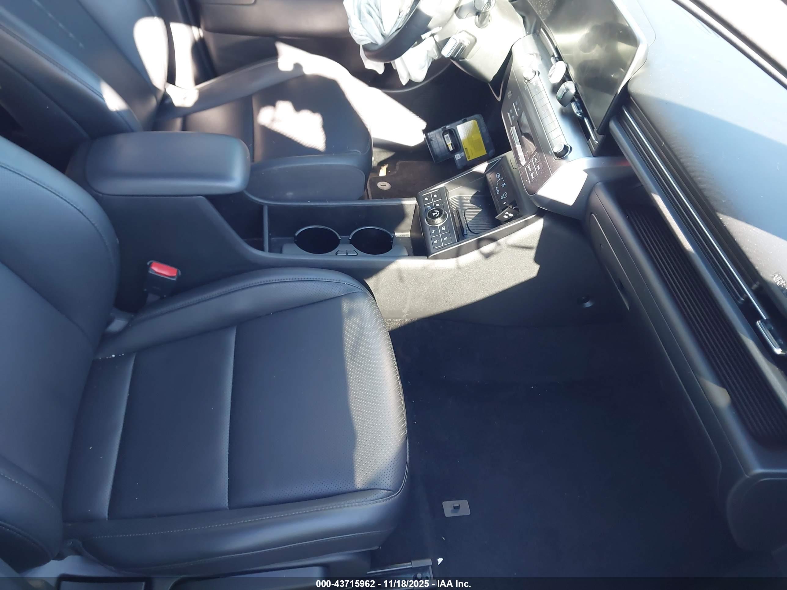 HYUNDAI KONA image 5