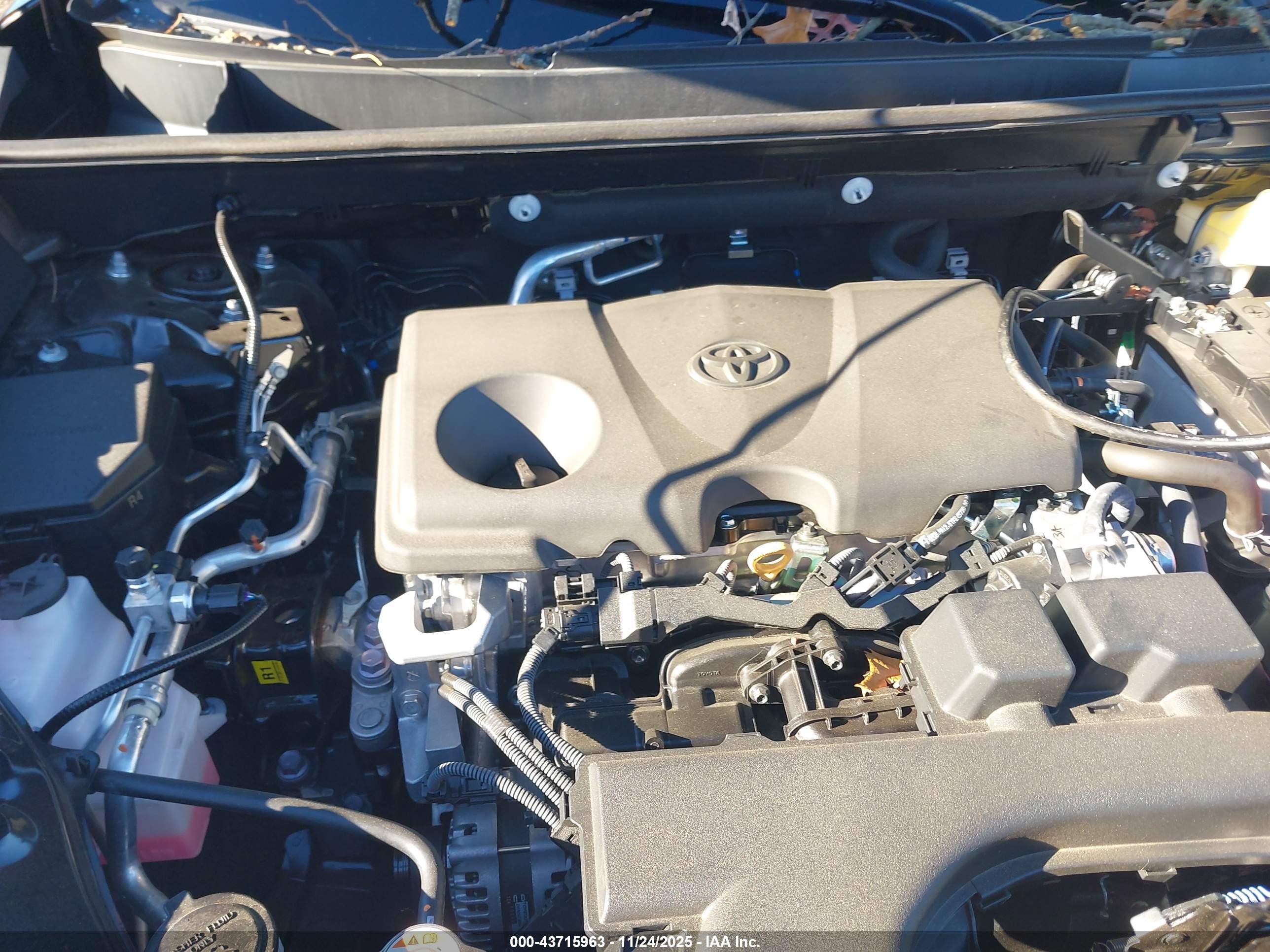 TOYOTA RAV4 image 10