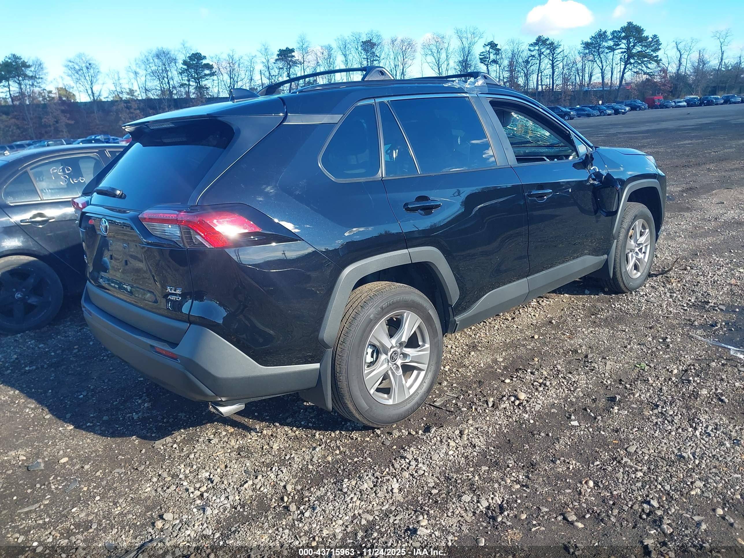 TOYOTA RAV4 image 4