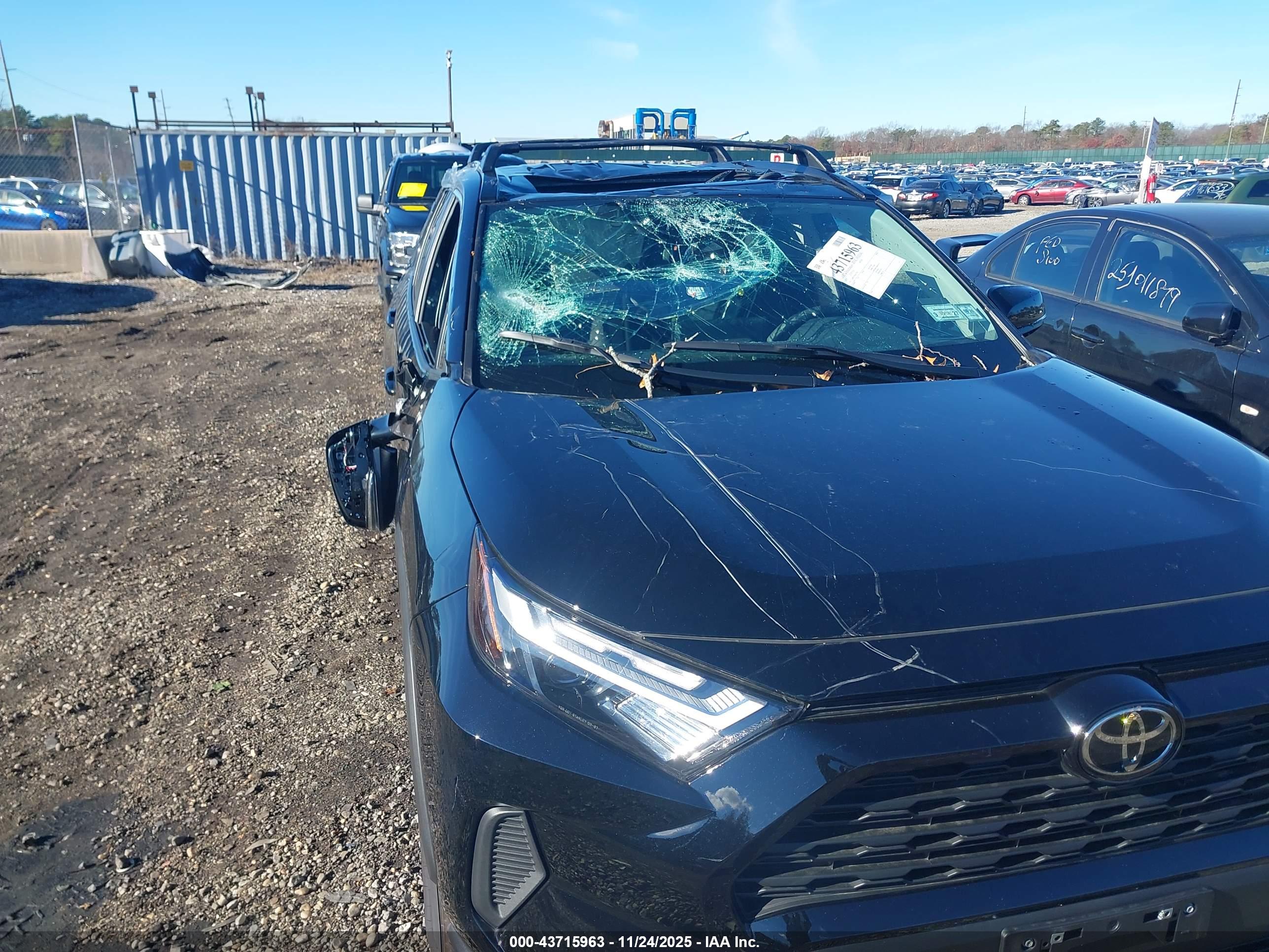 TOYOTA RAV4 image 6