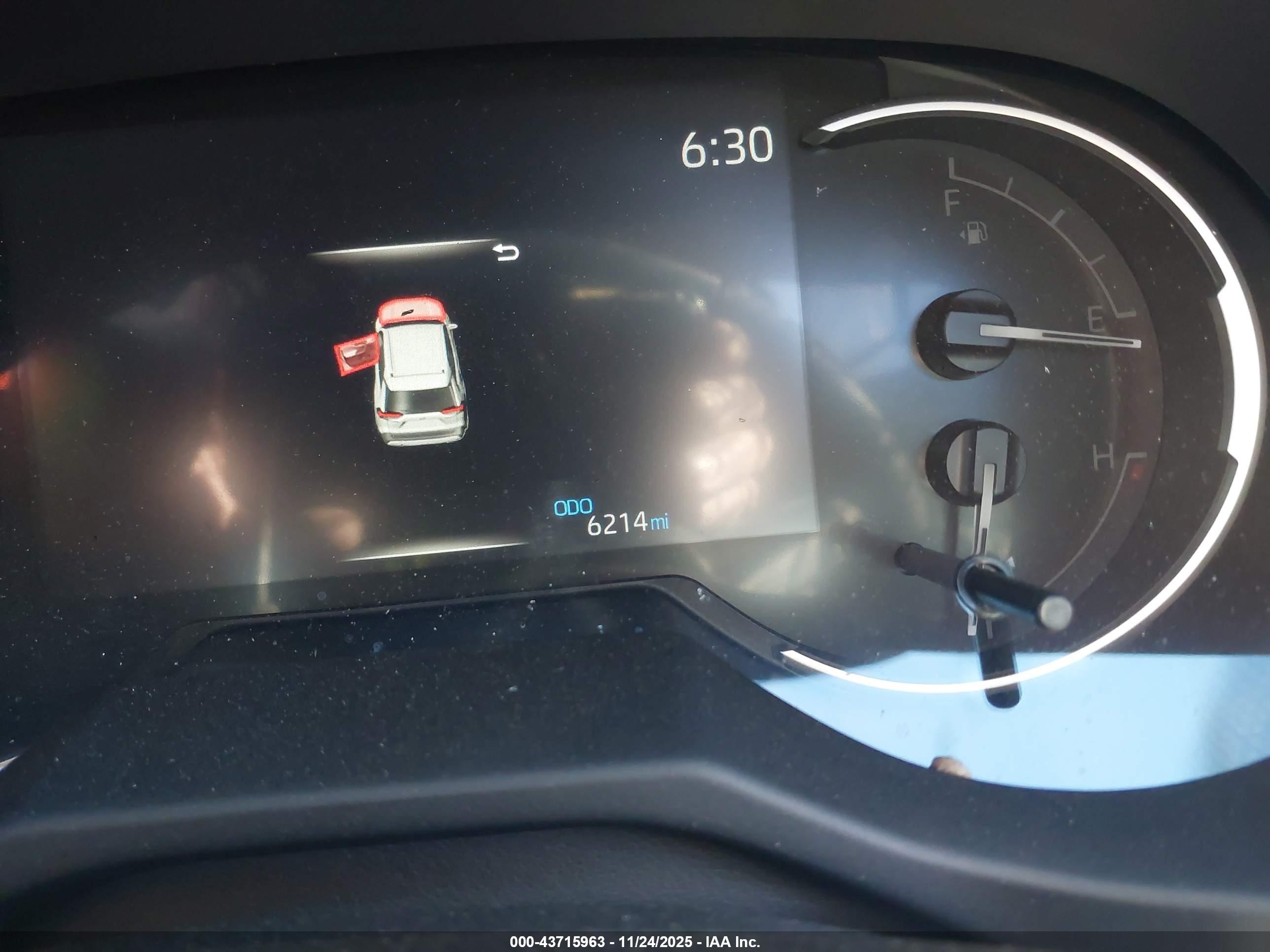 TOYOTA RAV4 image 7