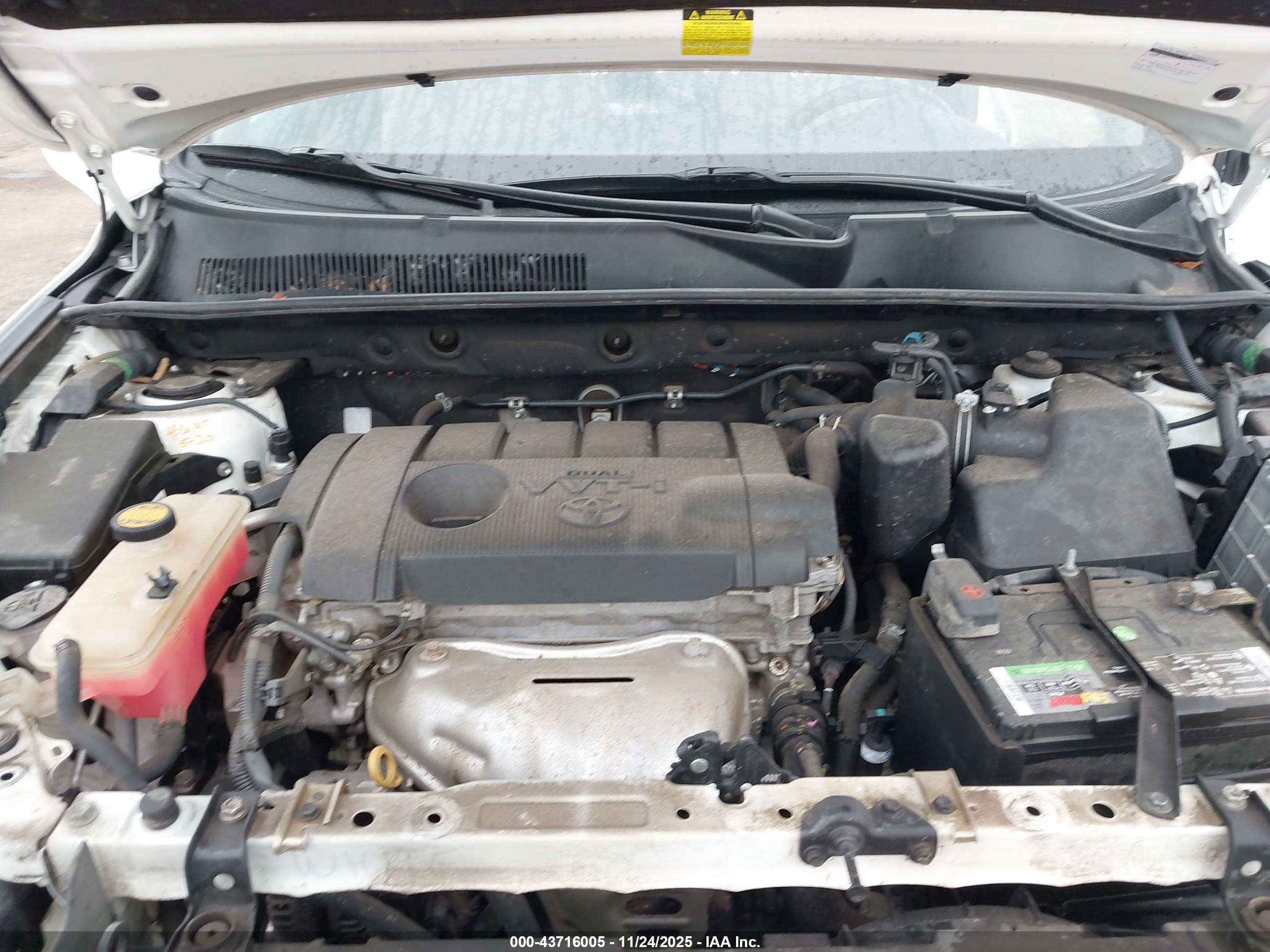 TOYOTA RAV4 image 10