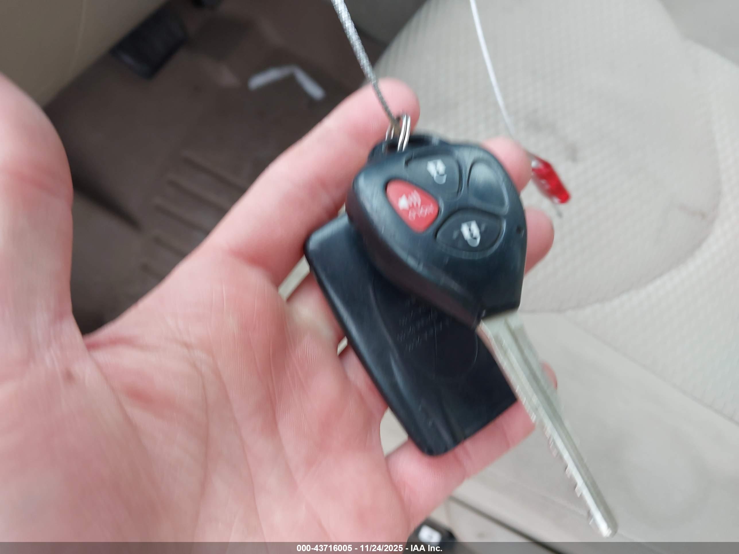 TOYOTA RAV4 image 11