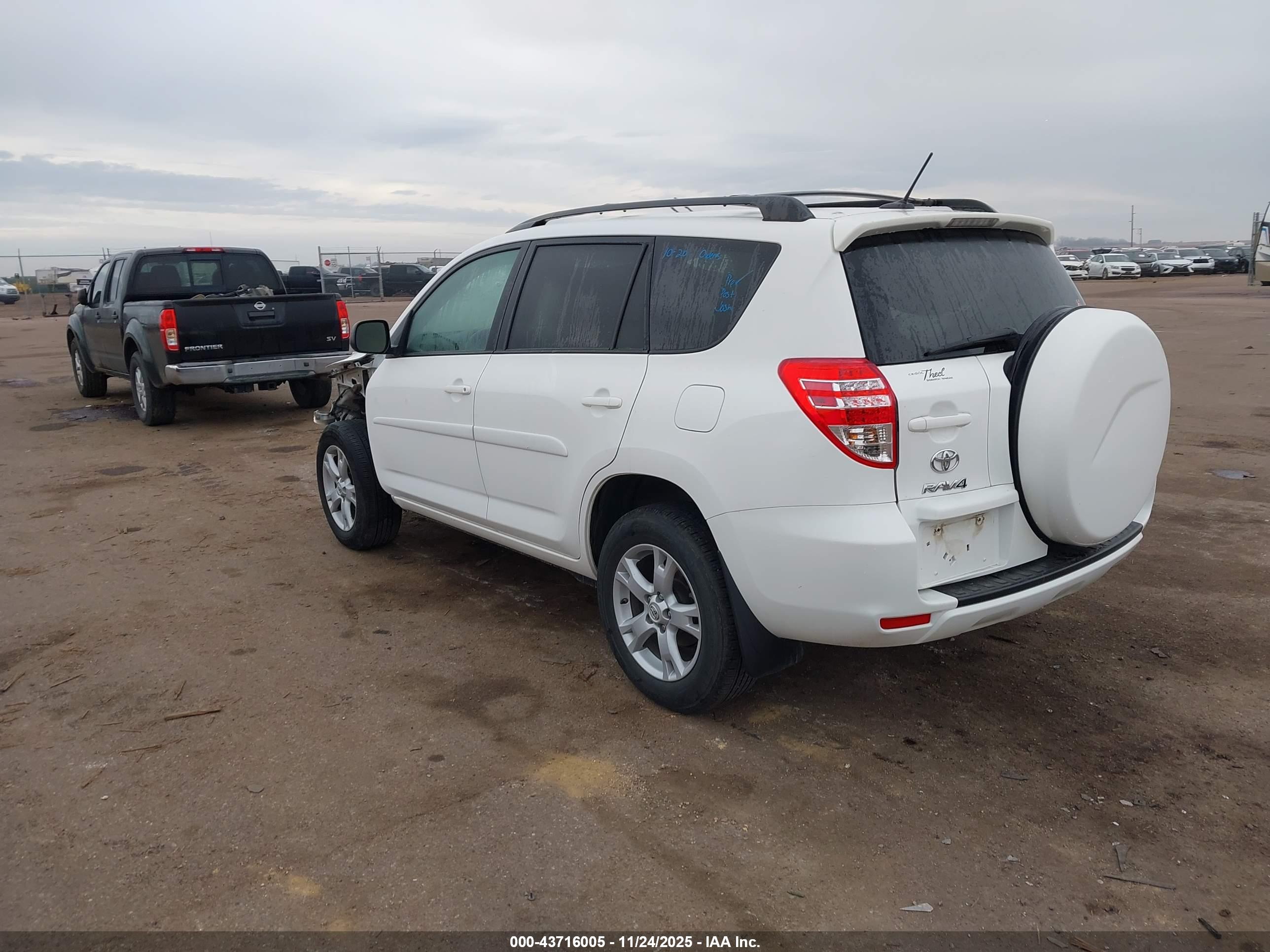 TOYOTA RAV4 image 3