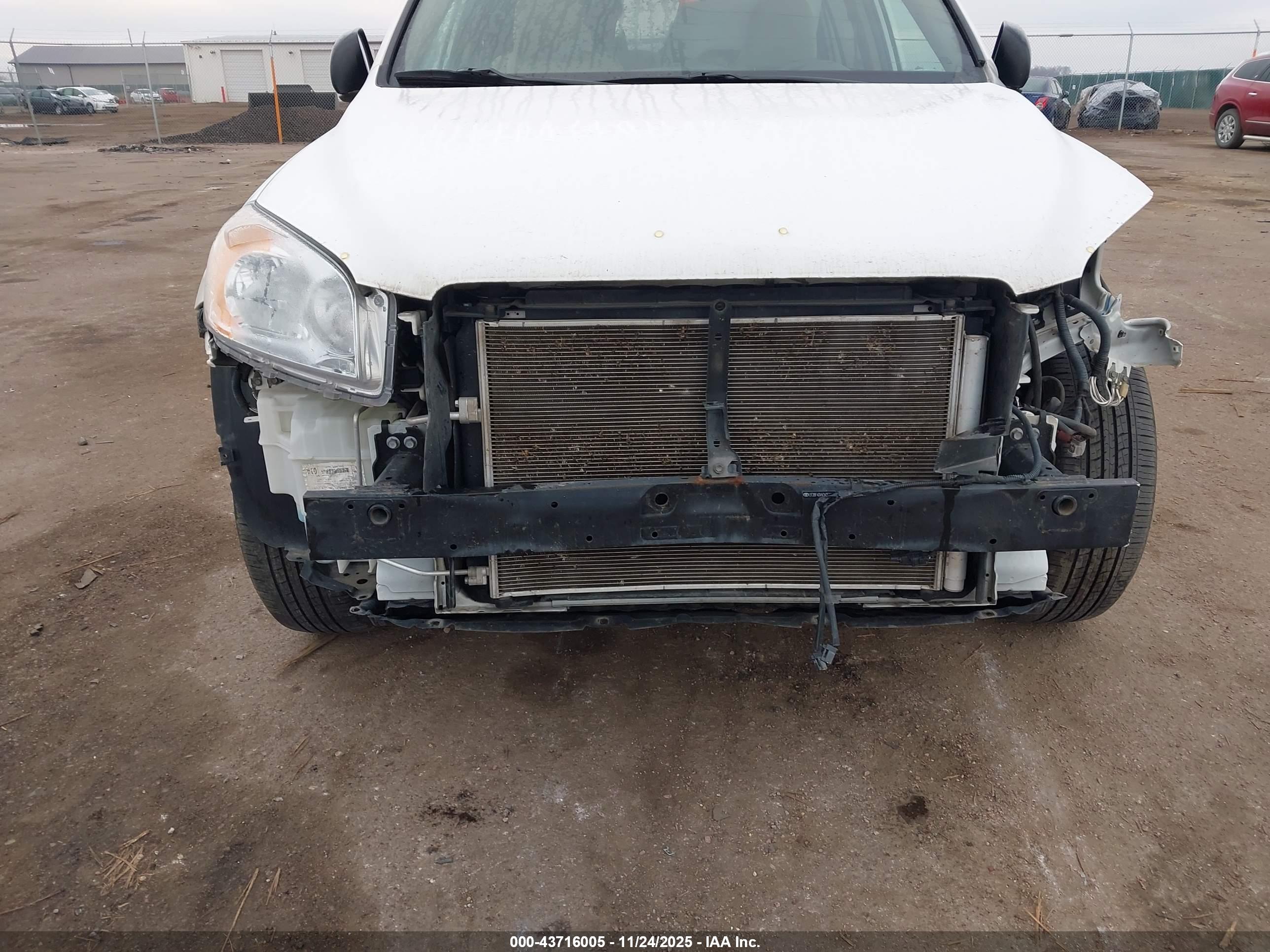 TOYOTA RAV4 image 6