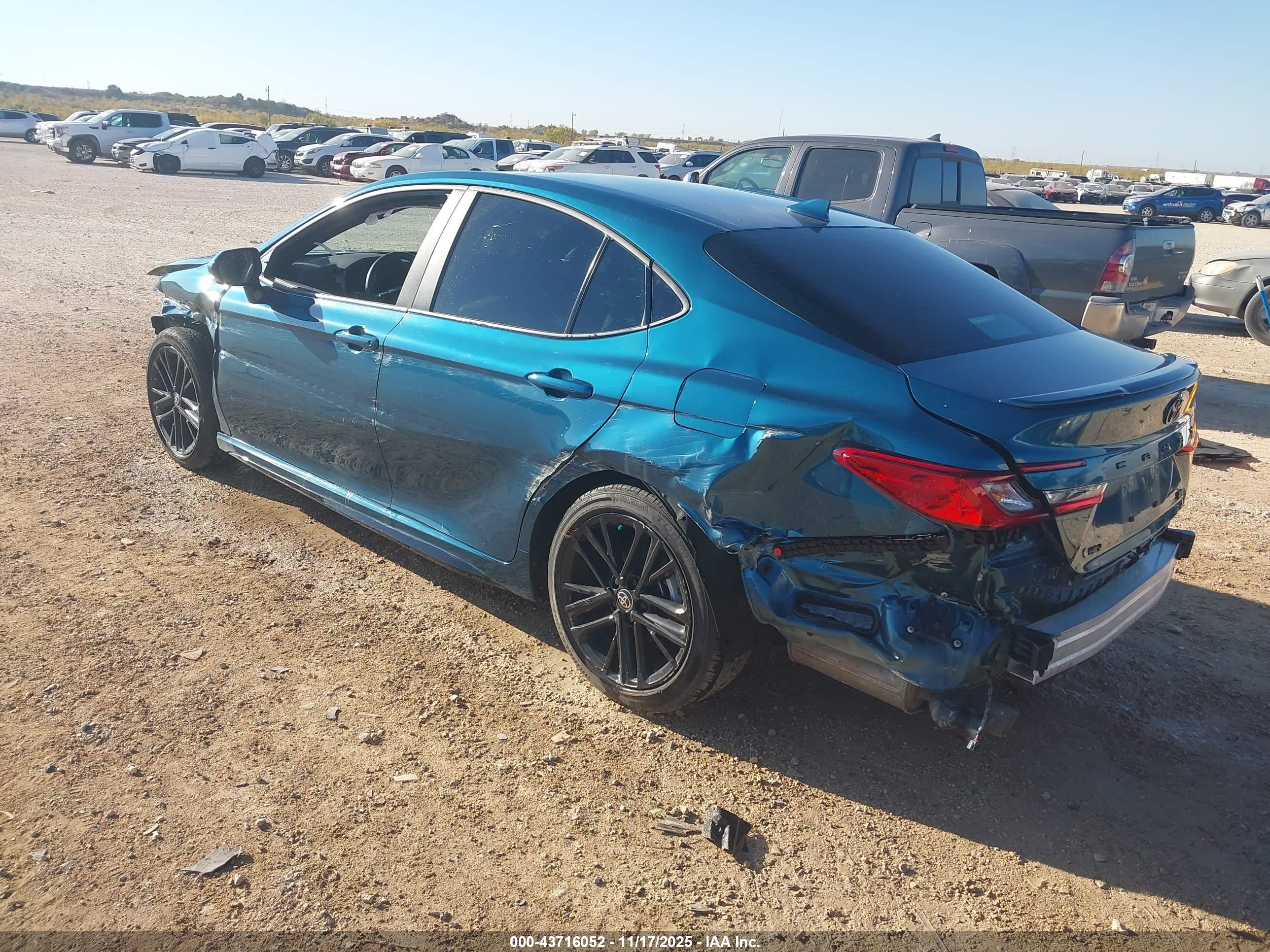 TOYOTA CAMRY image 3