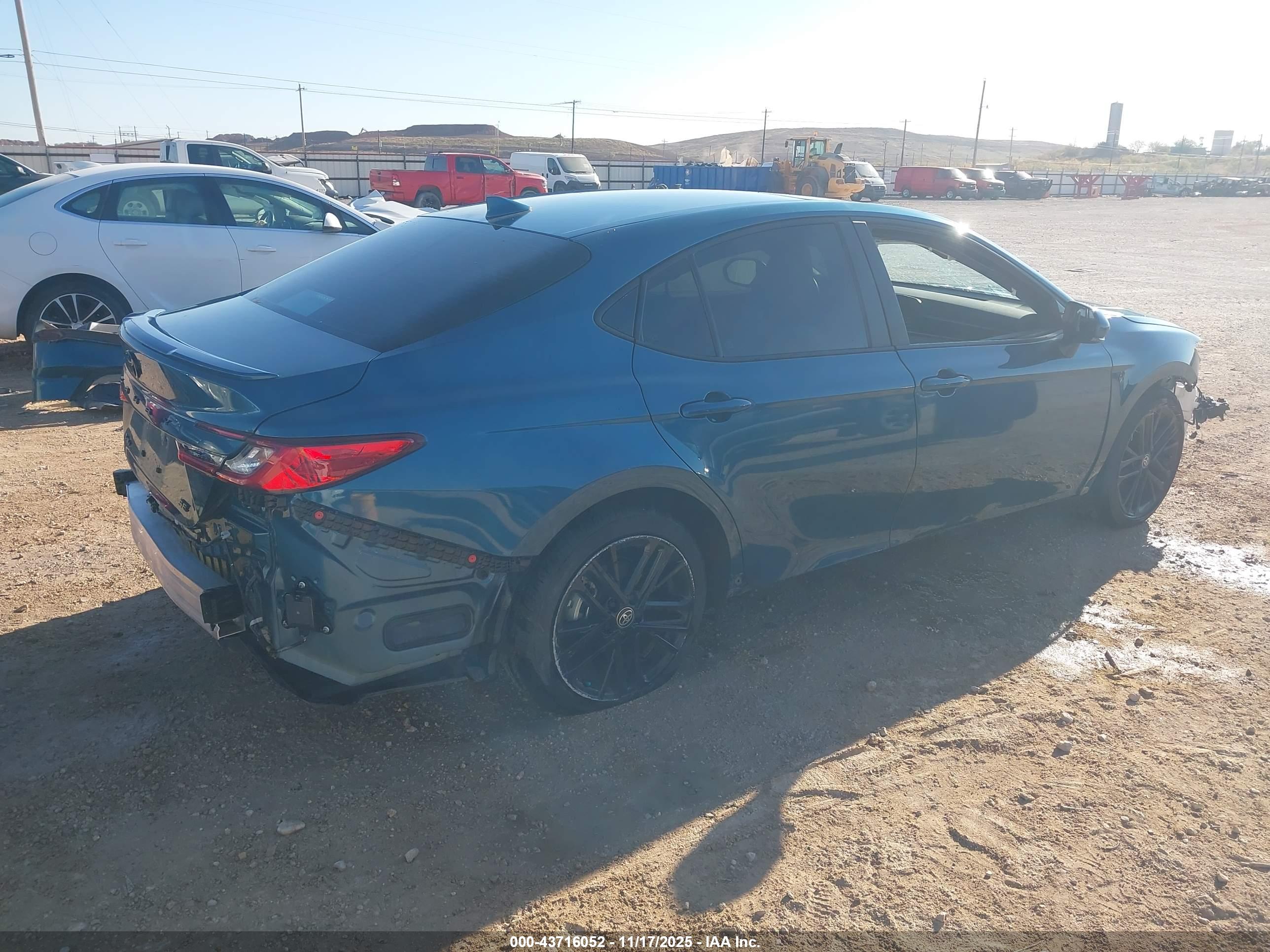 TOYOTA CAMRY image 4
