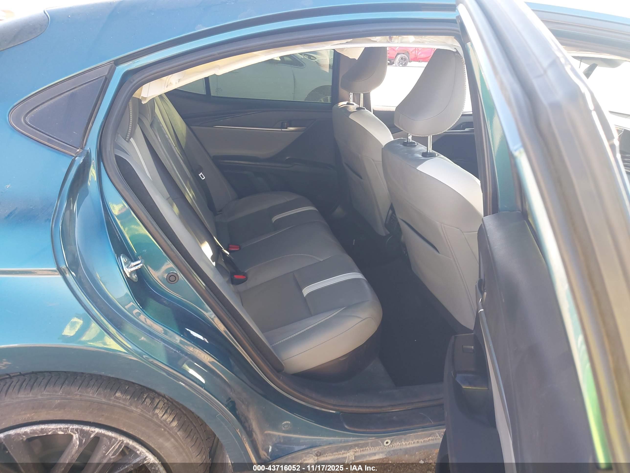 TOYOTA CAMRY image 8