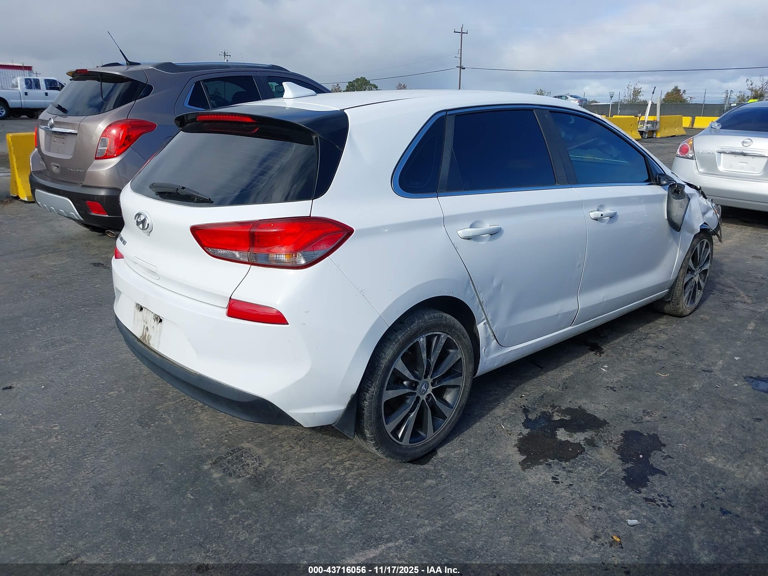 HYUNDAI ELANTRA image 4