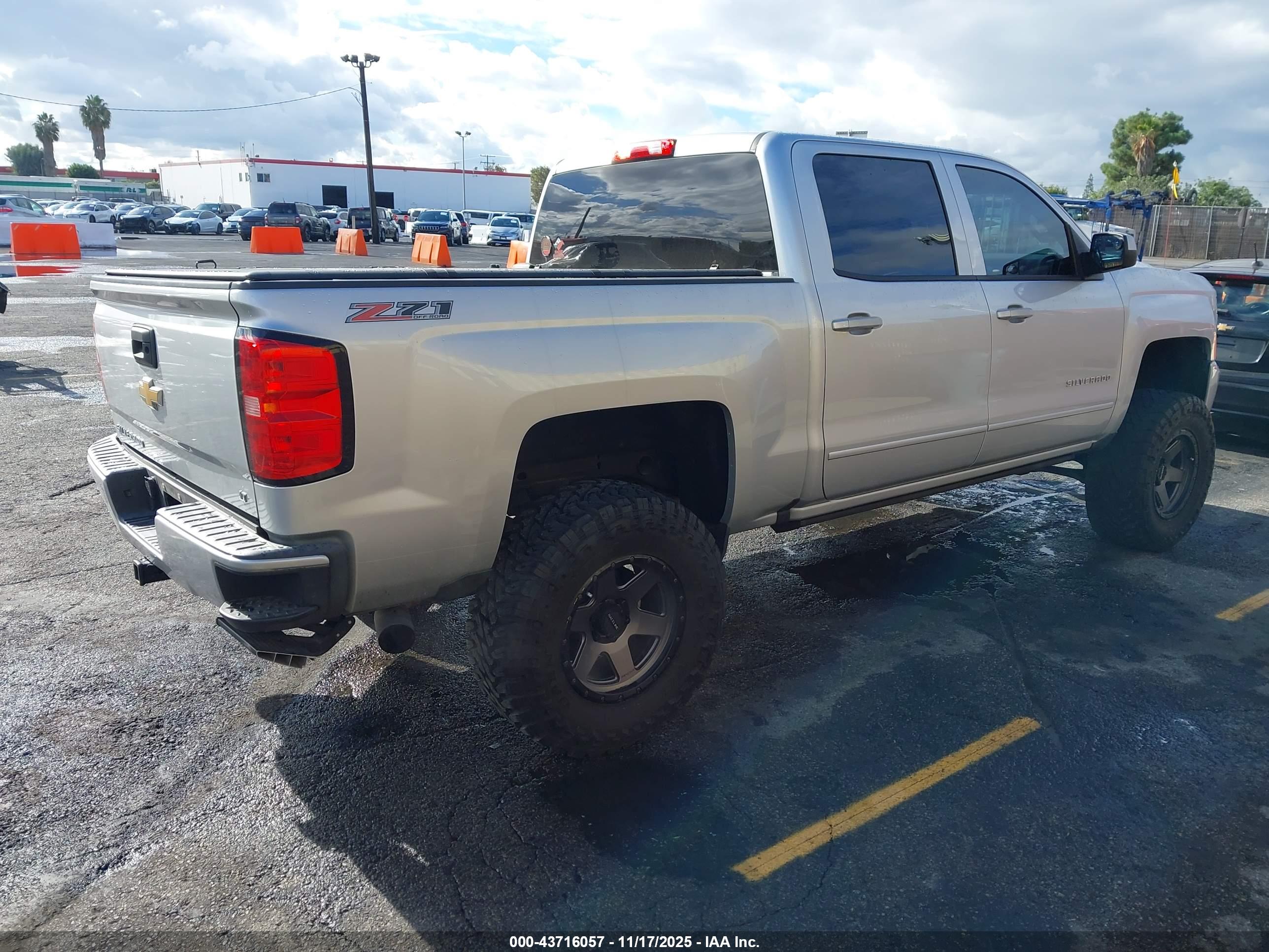 CHEVROLET SILVERADO image 4