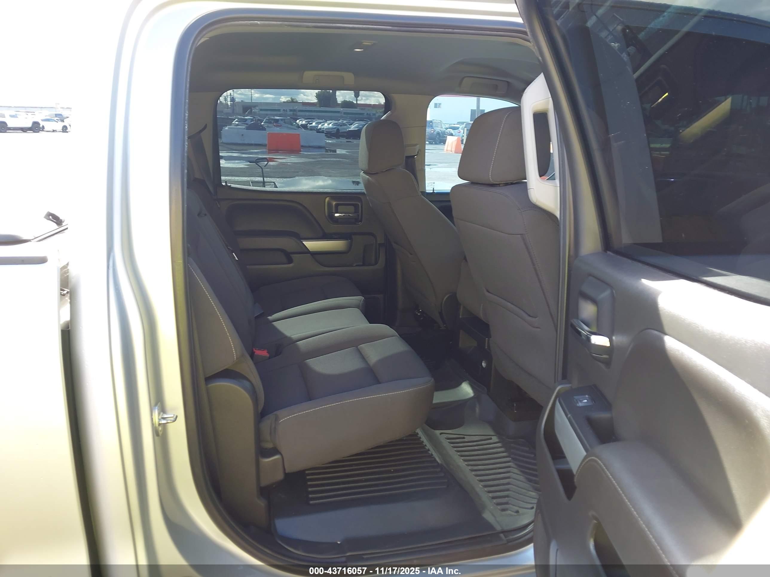 CHEVROLET SILVERADO image 8