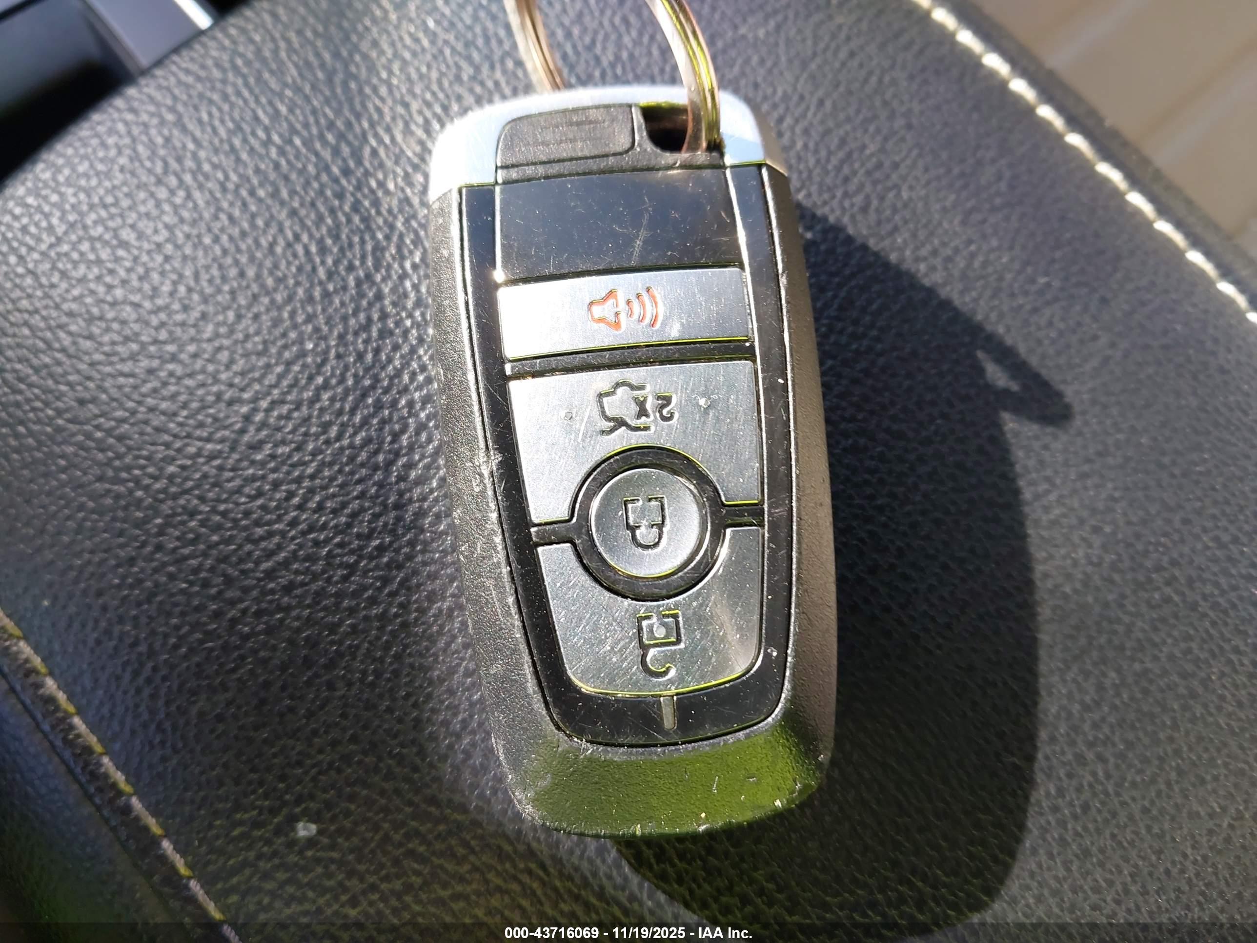 FORD FUSION image 11