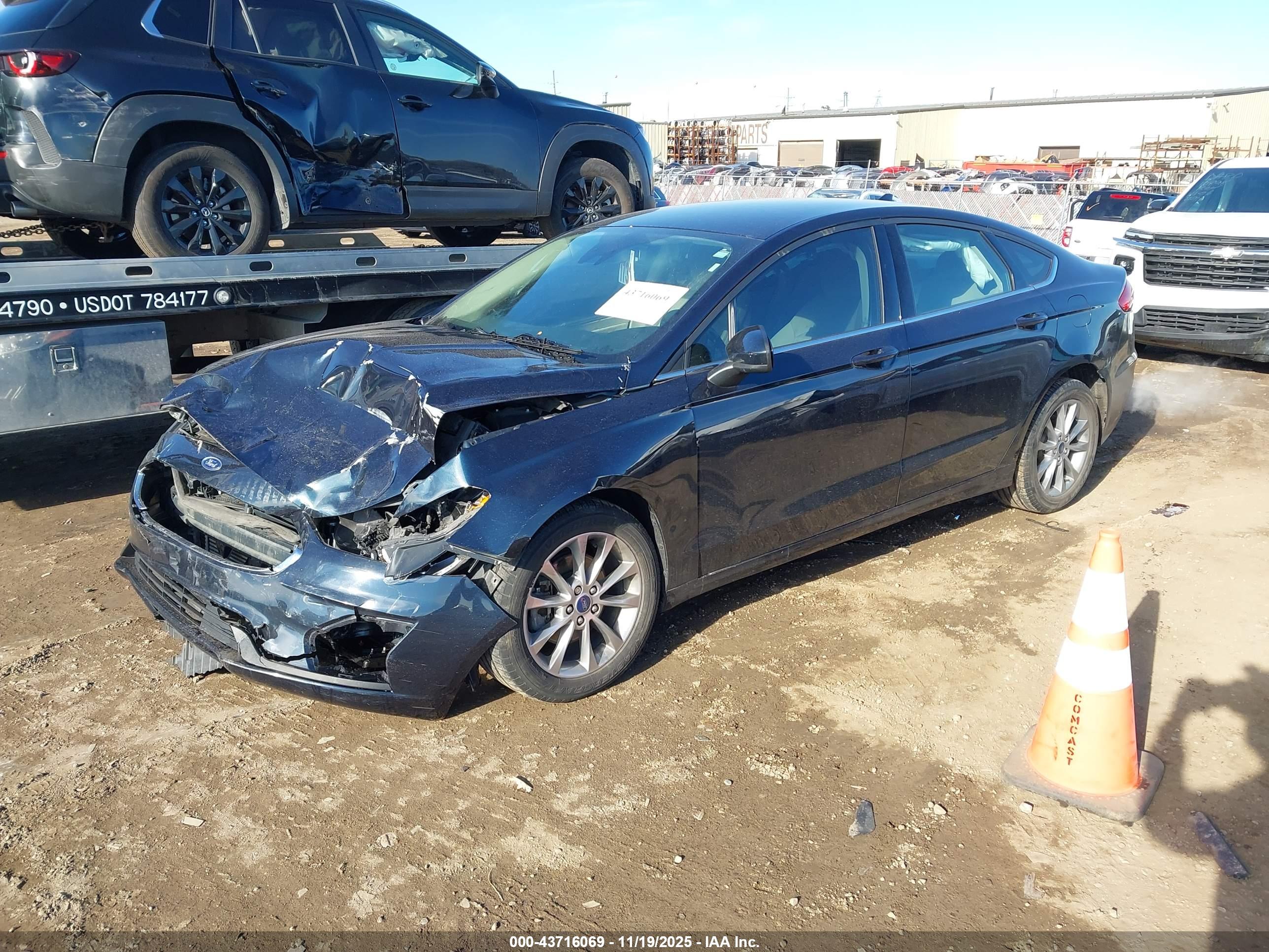 FORD FUSION image 2