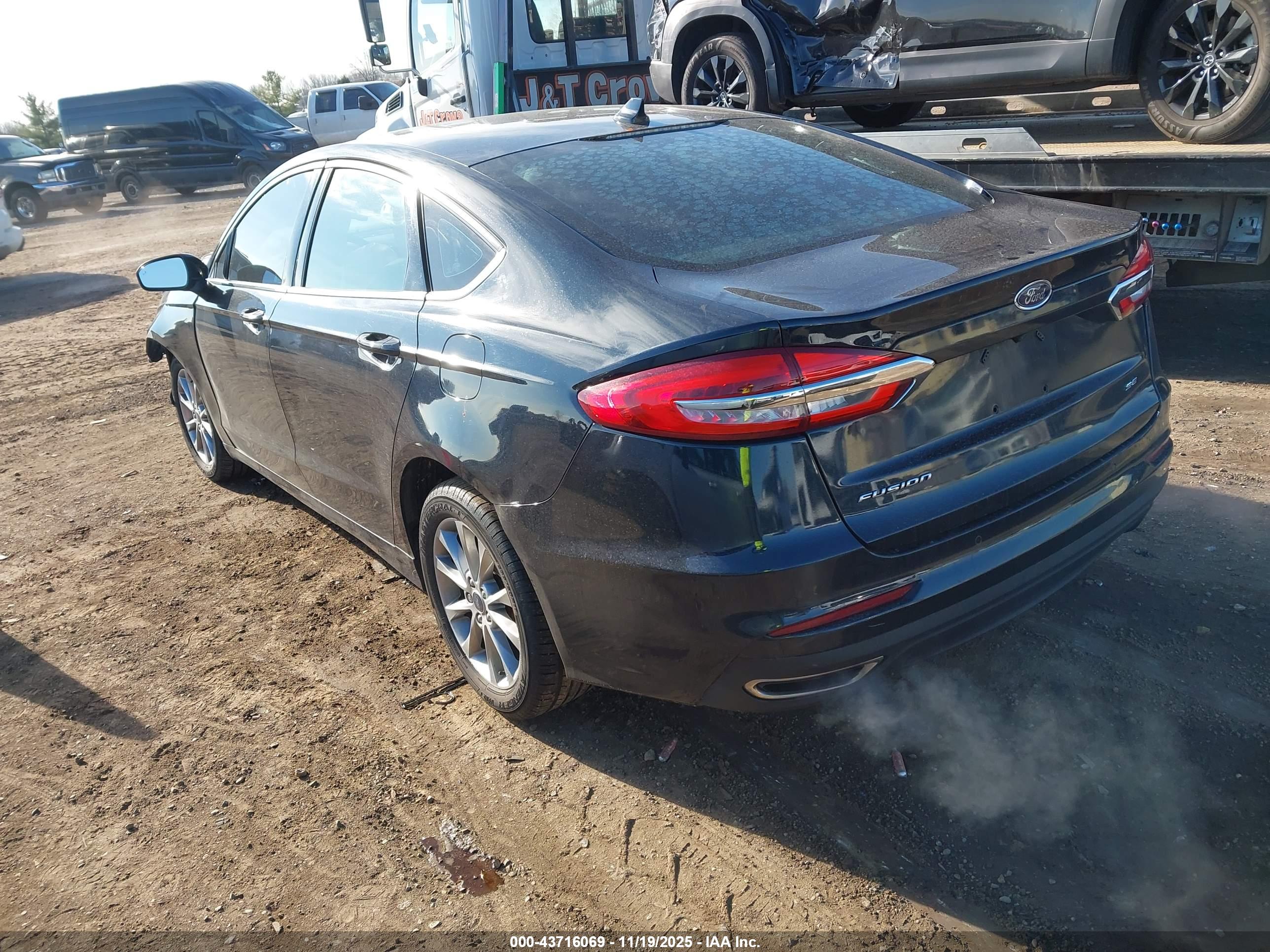 FORD FUSION image 3