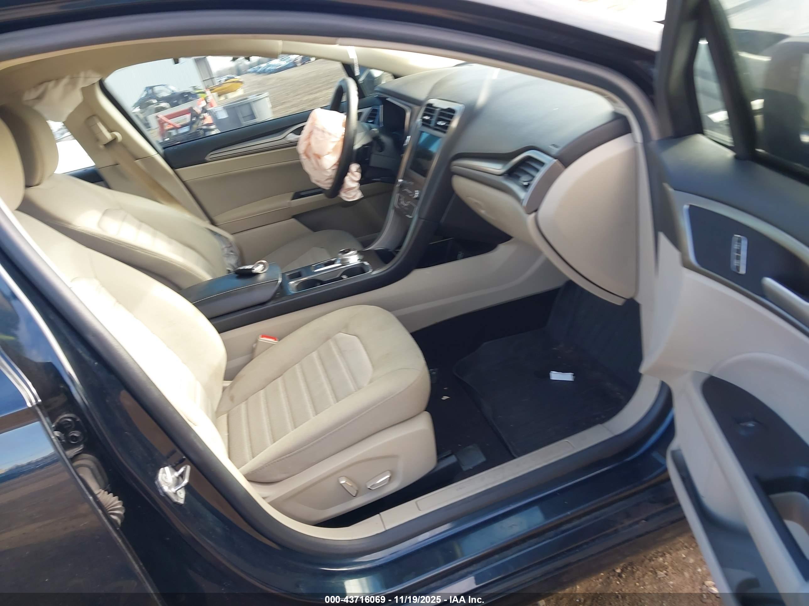 FORD FUSION image 5