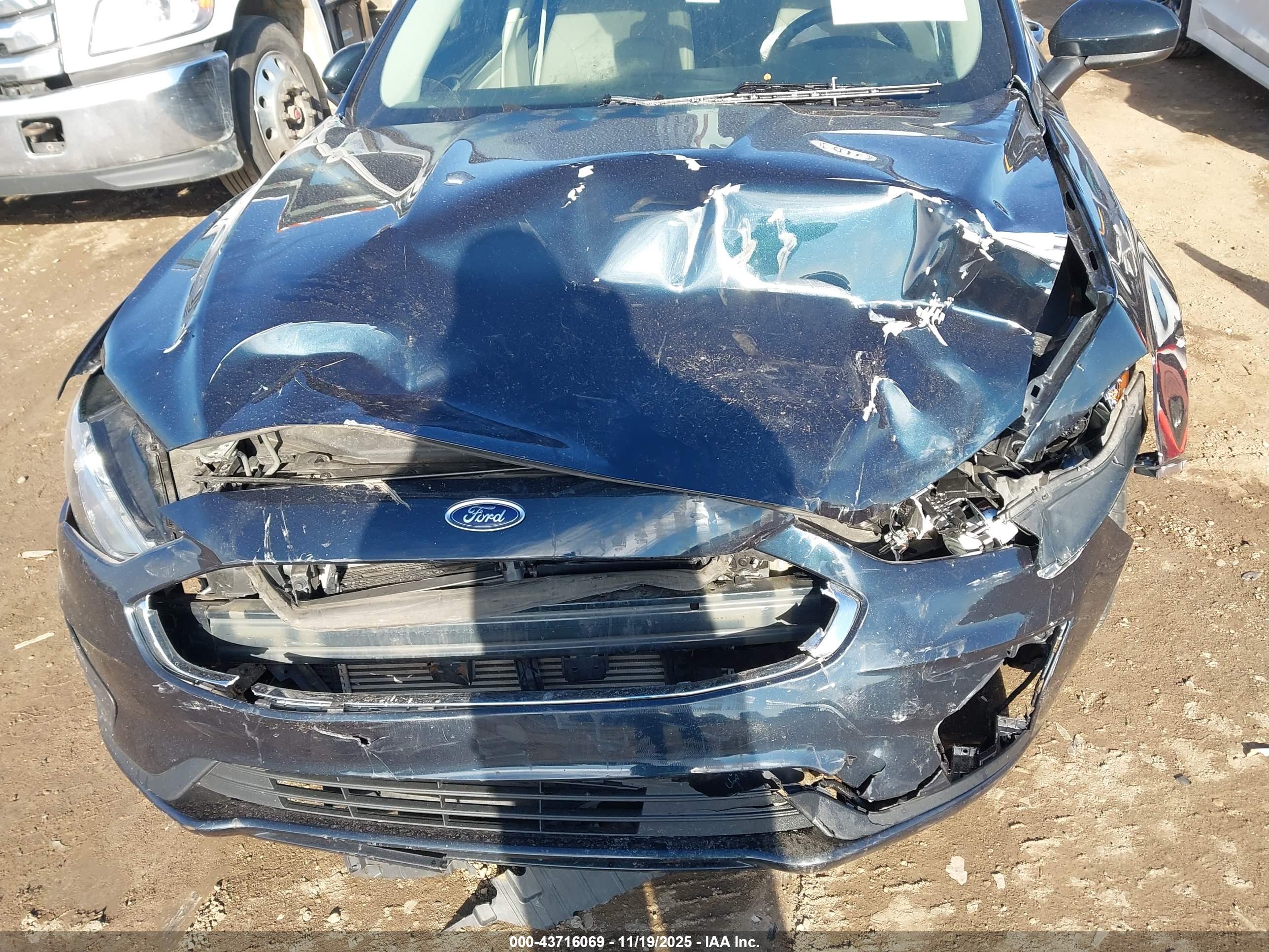 FORD FUSION image 6