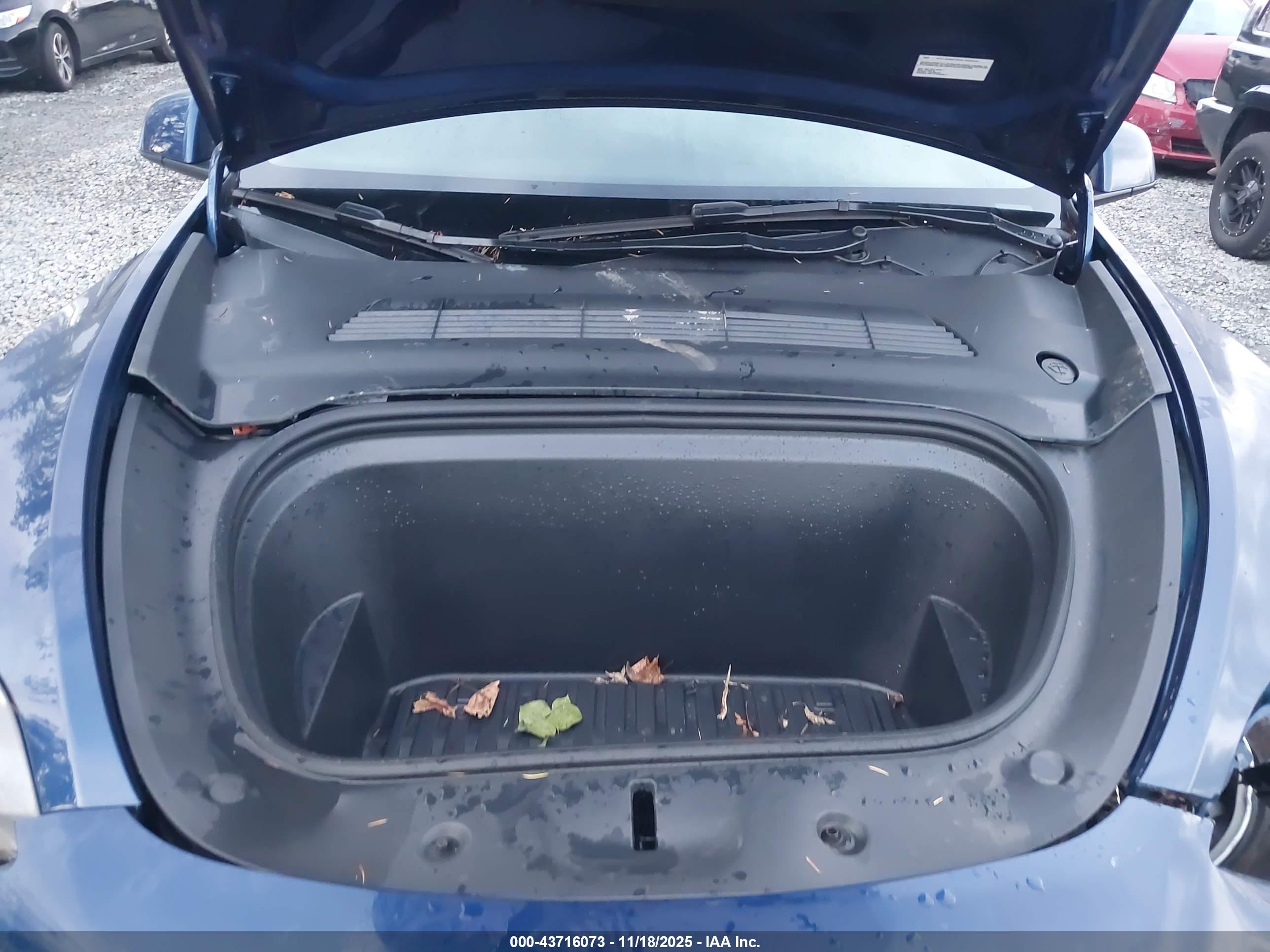 TESLA MODEL image 10
