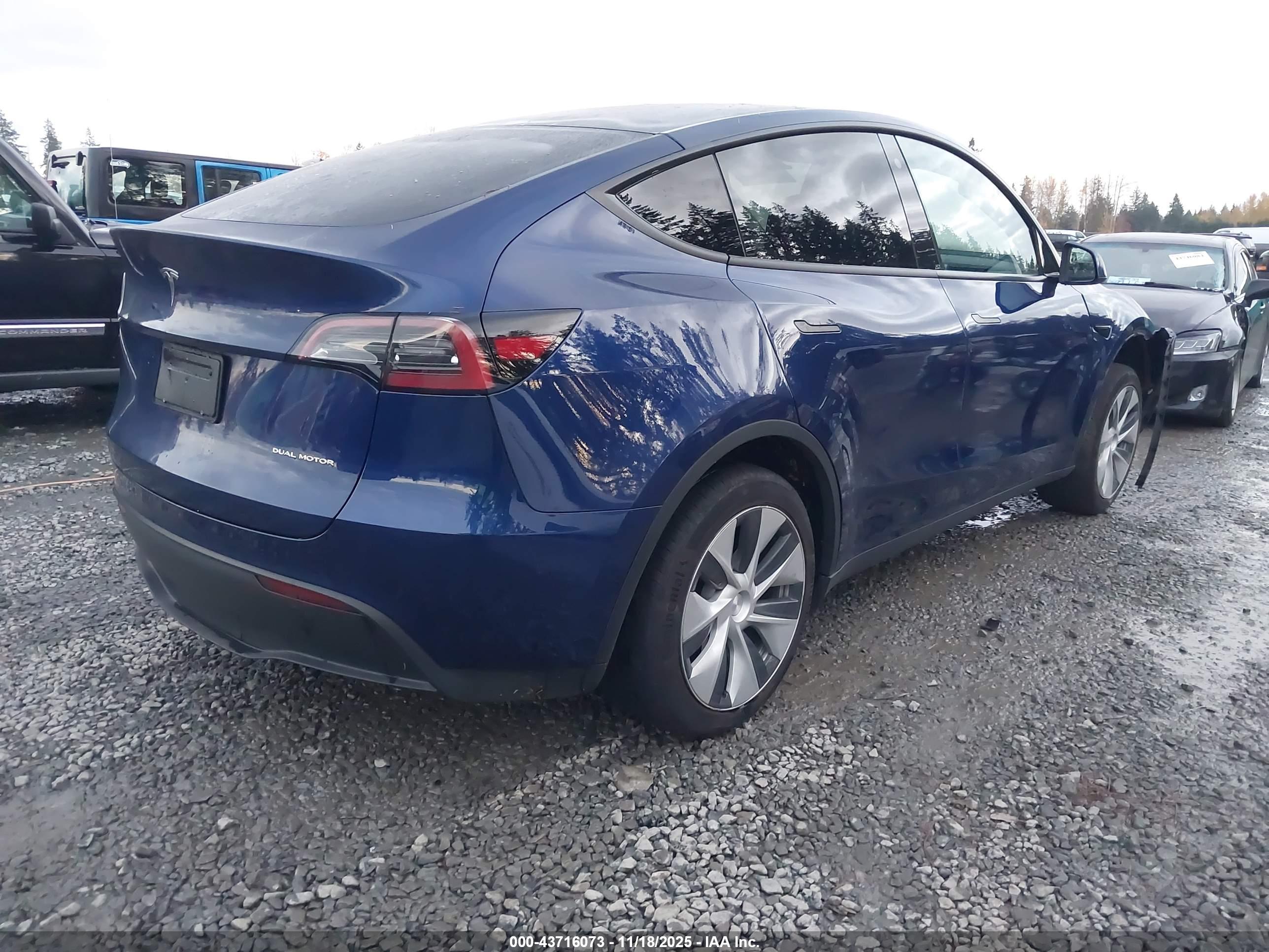 TESLA MODEL image 4