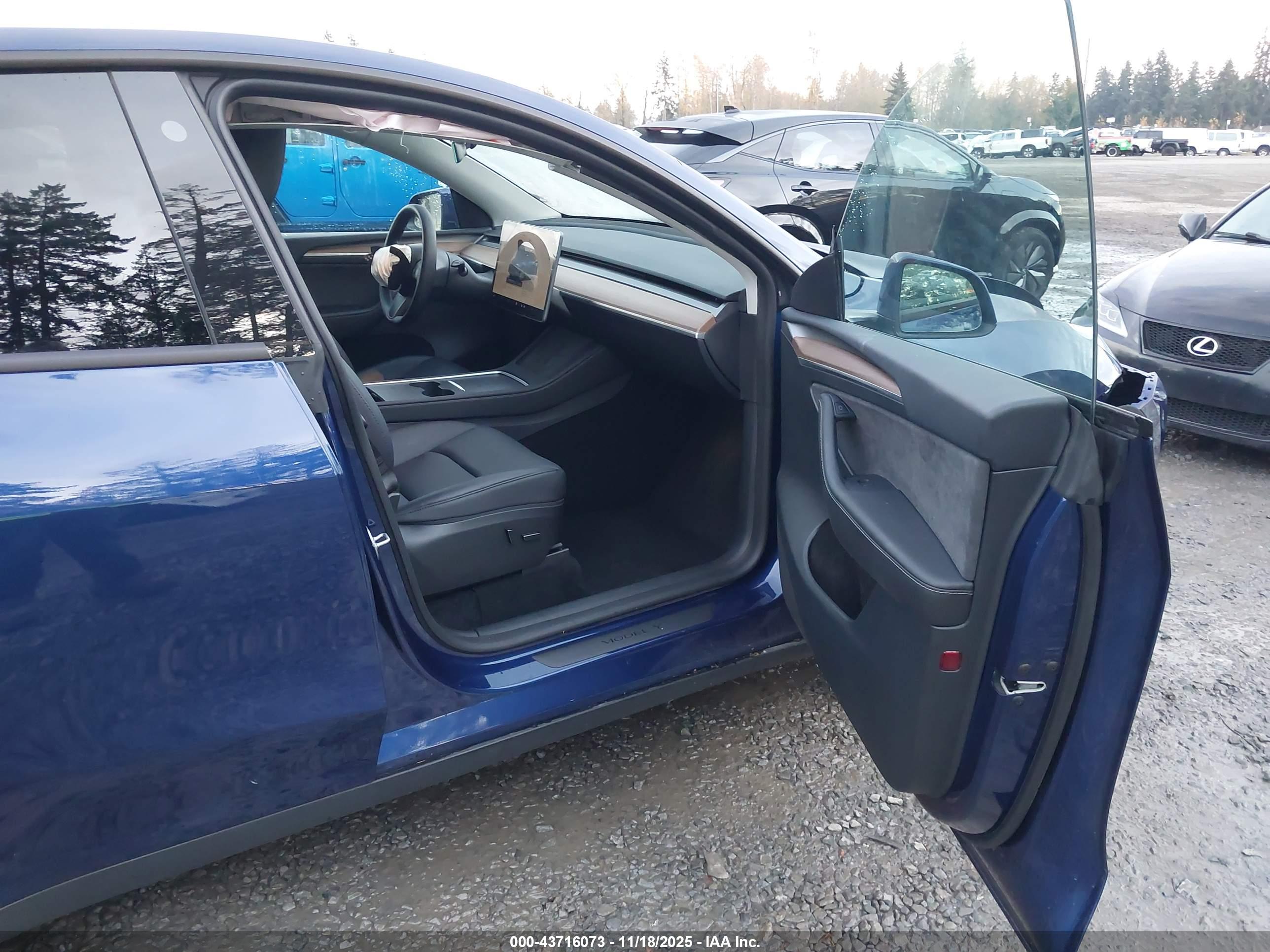 TESLA MODEL image 5
