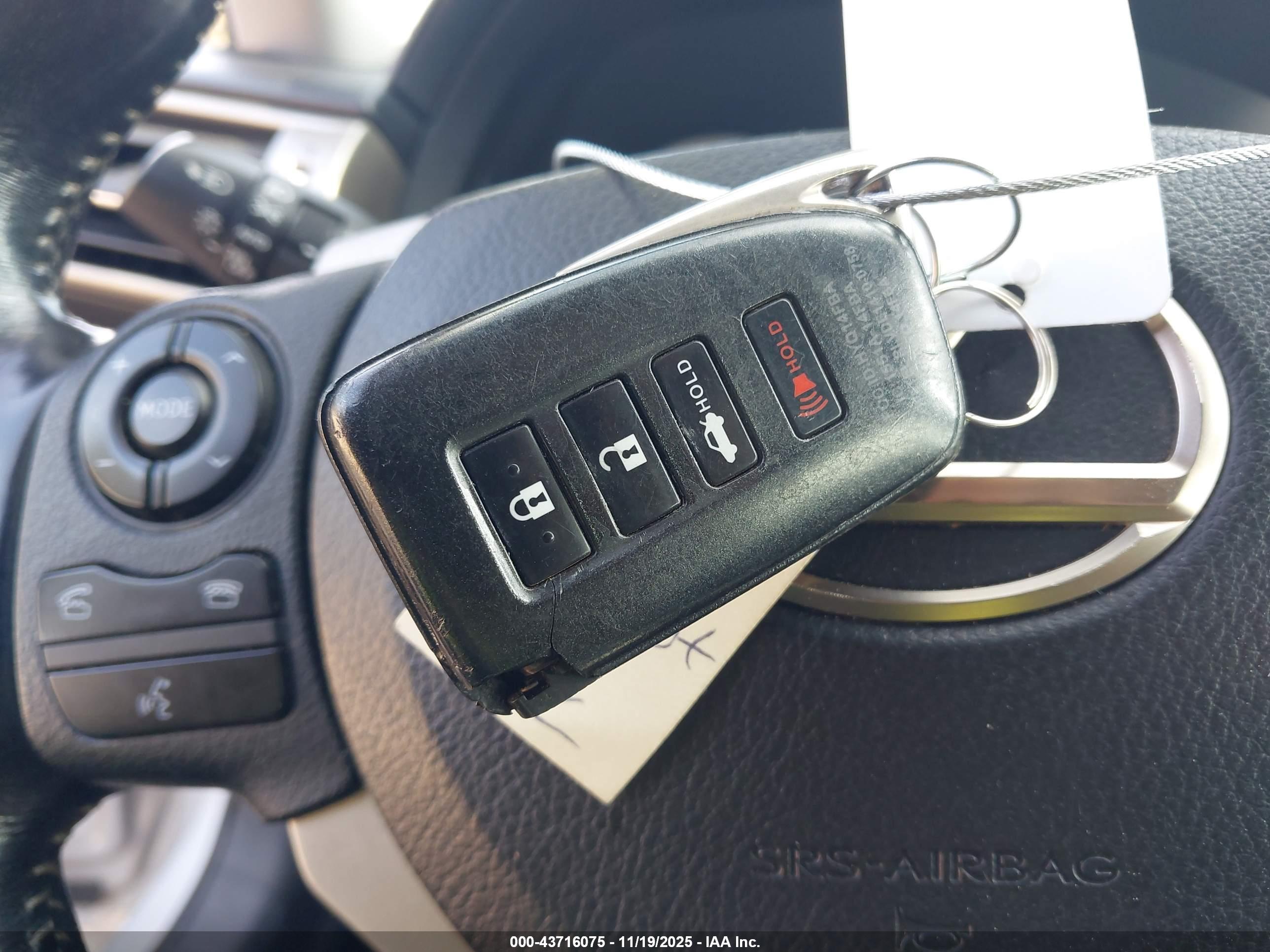 LEXUS IS image 11
