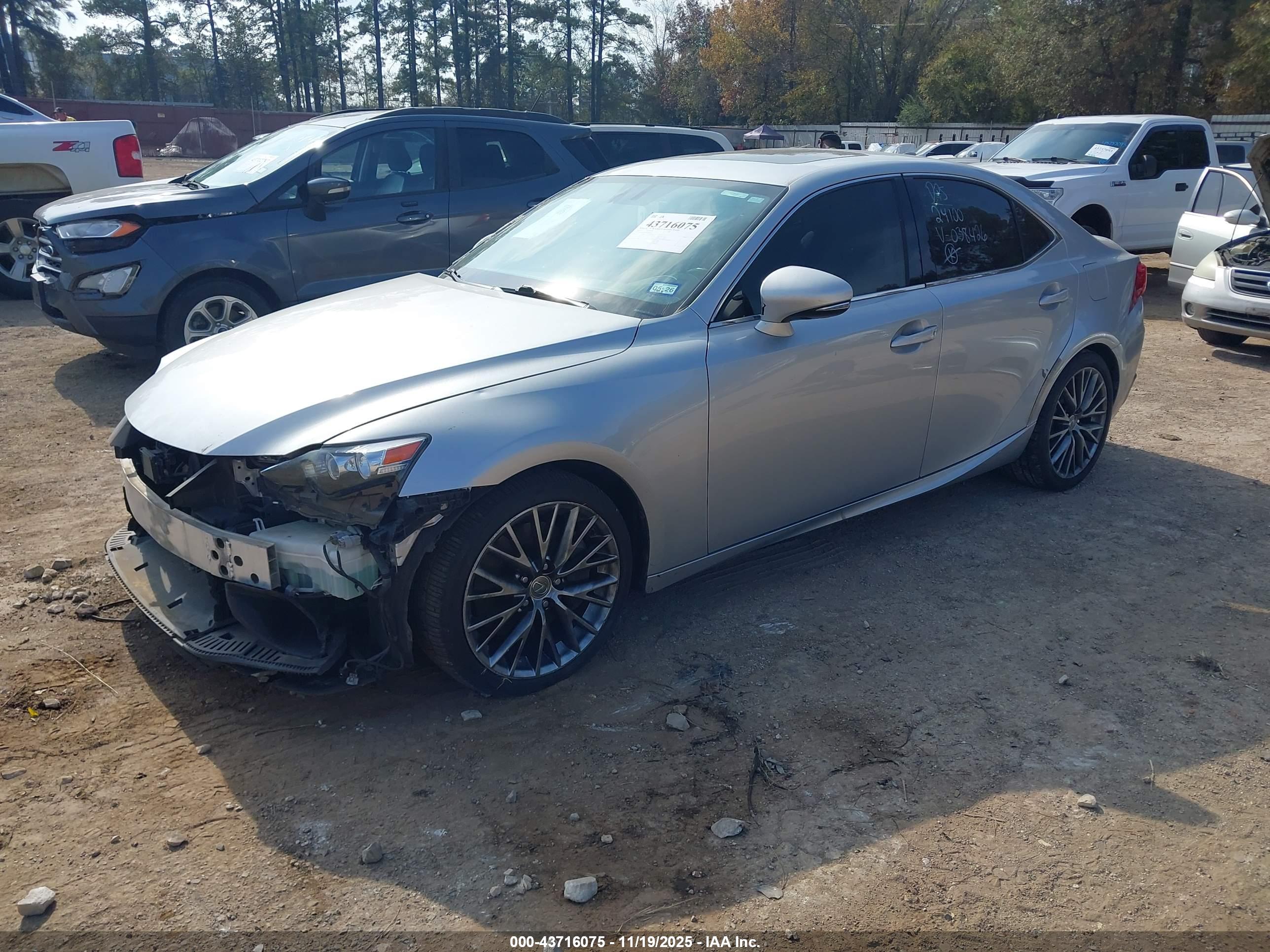 LEXUS IS image 2