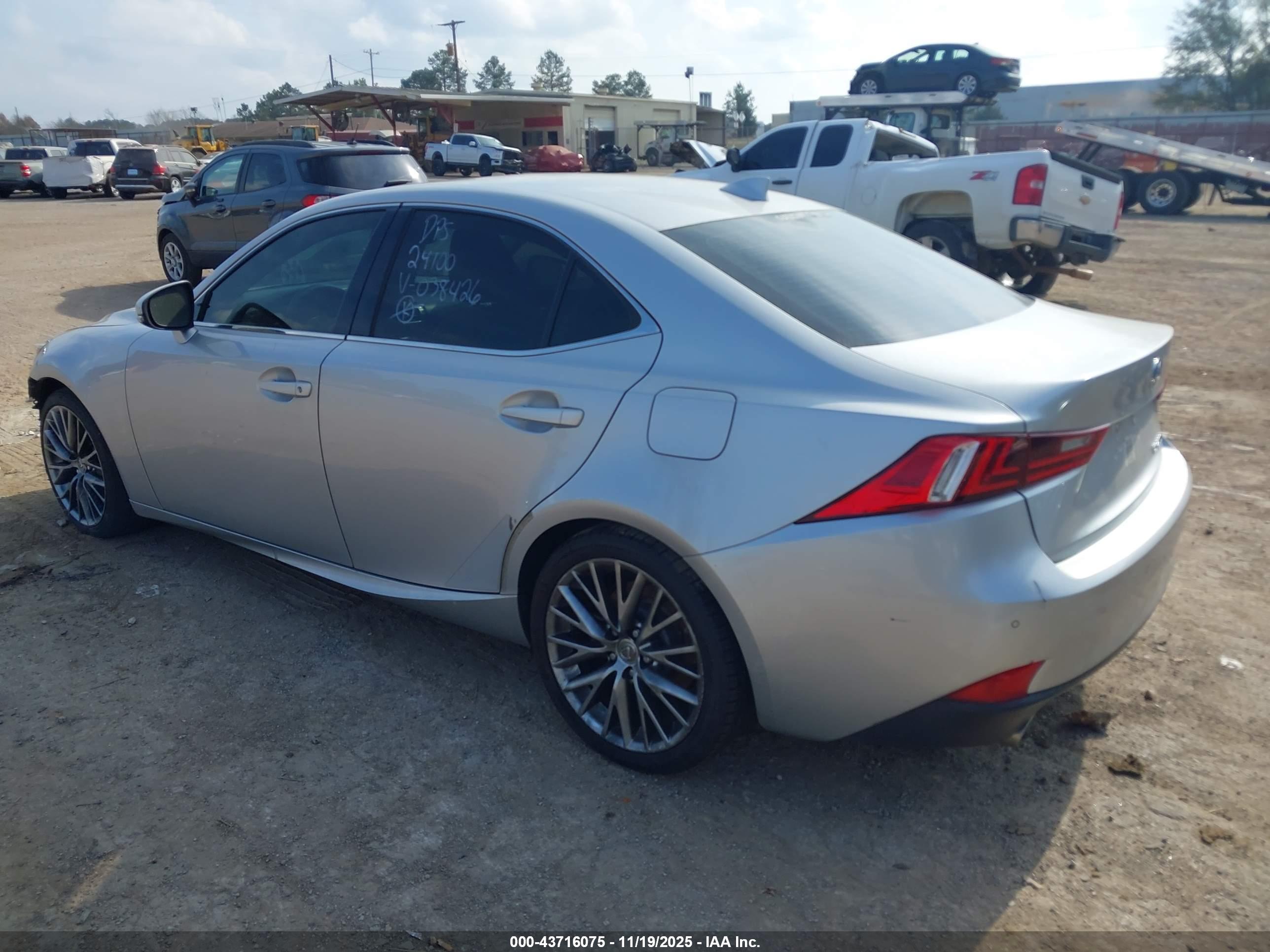 LEXUS IS image 3