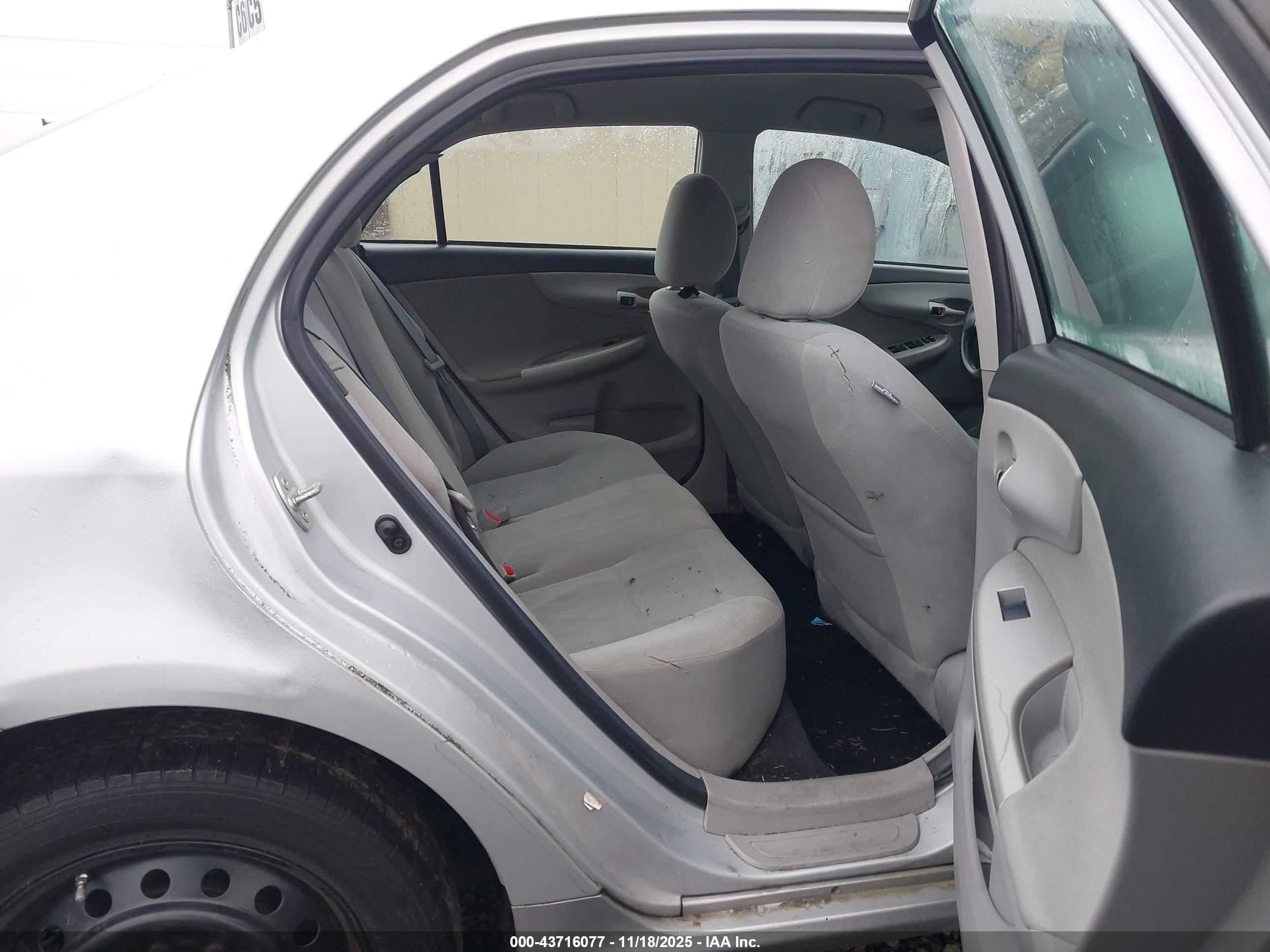 TOYOTA COROLLA image 8