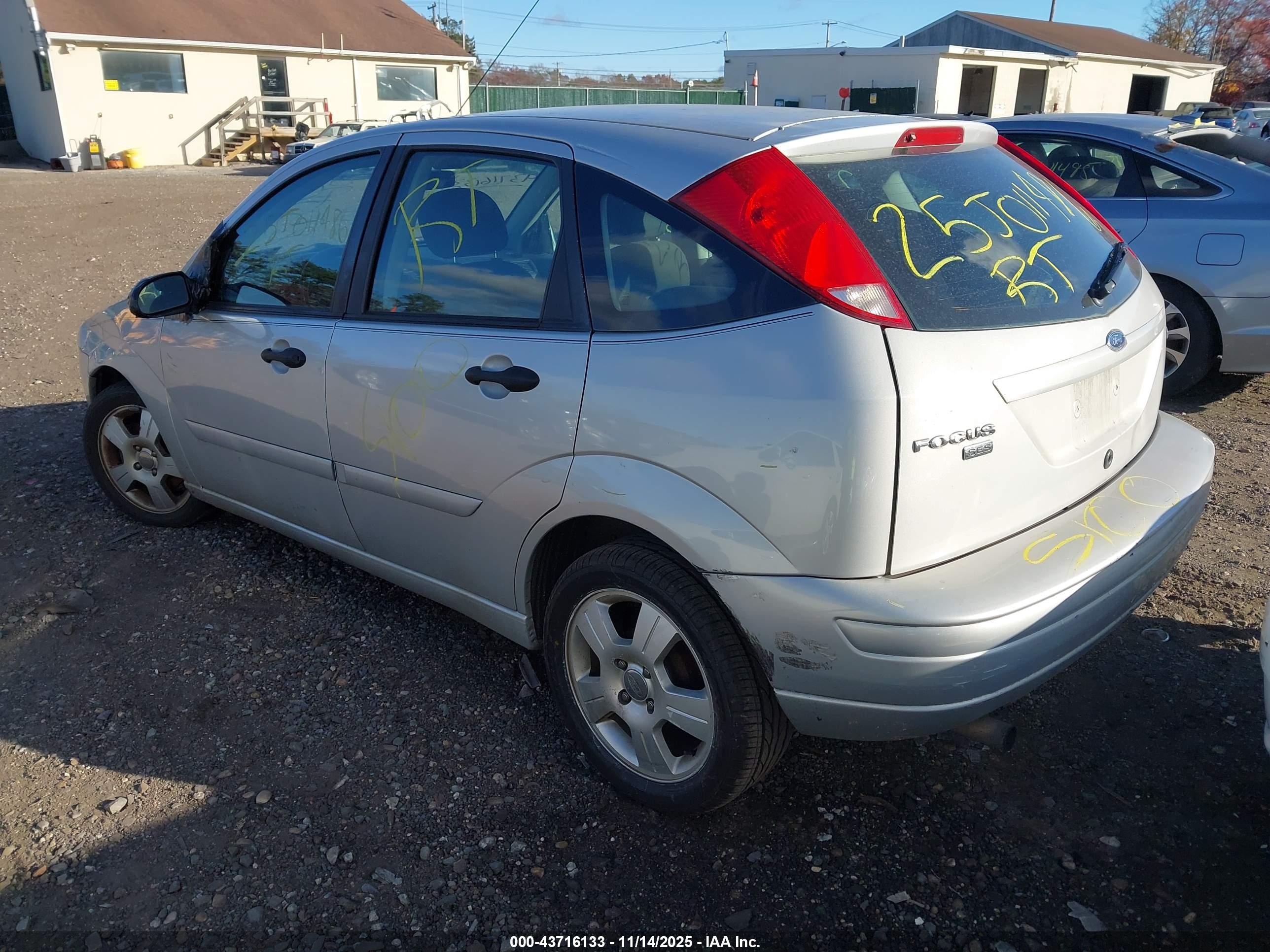 FORD FOCUS image 3