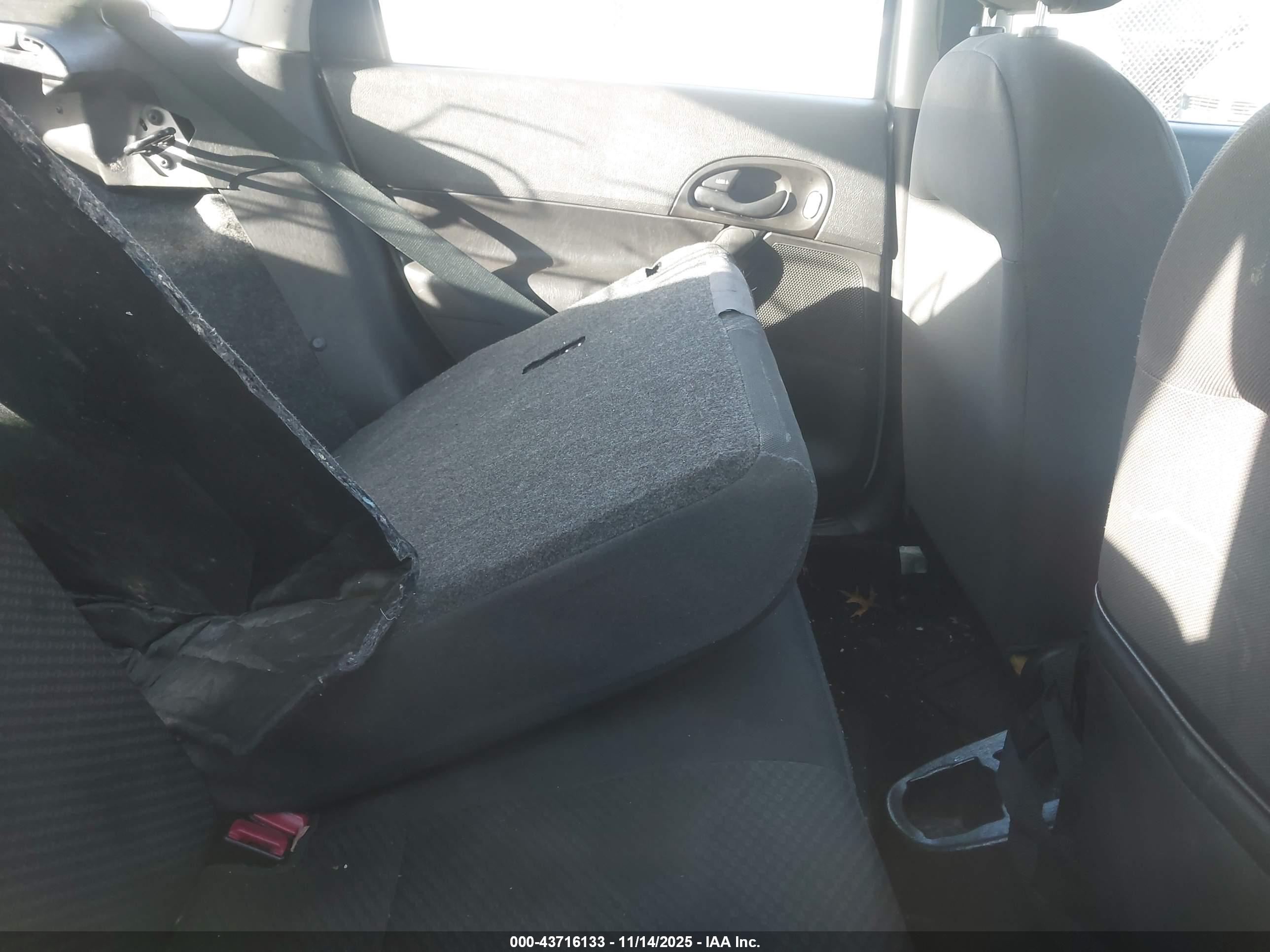 FORD FOCUS image 8