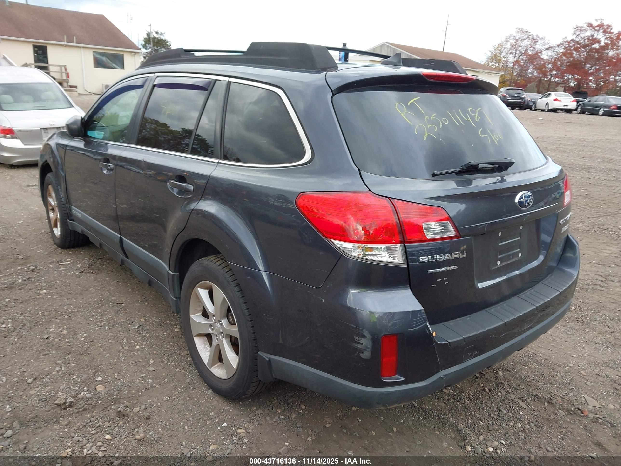 SUBARU OUTBACK image 3
