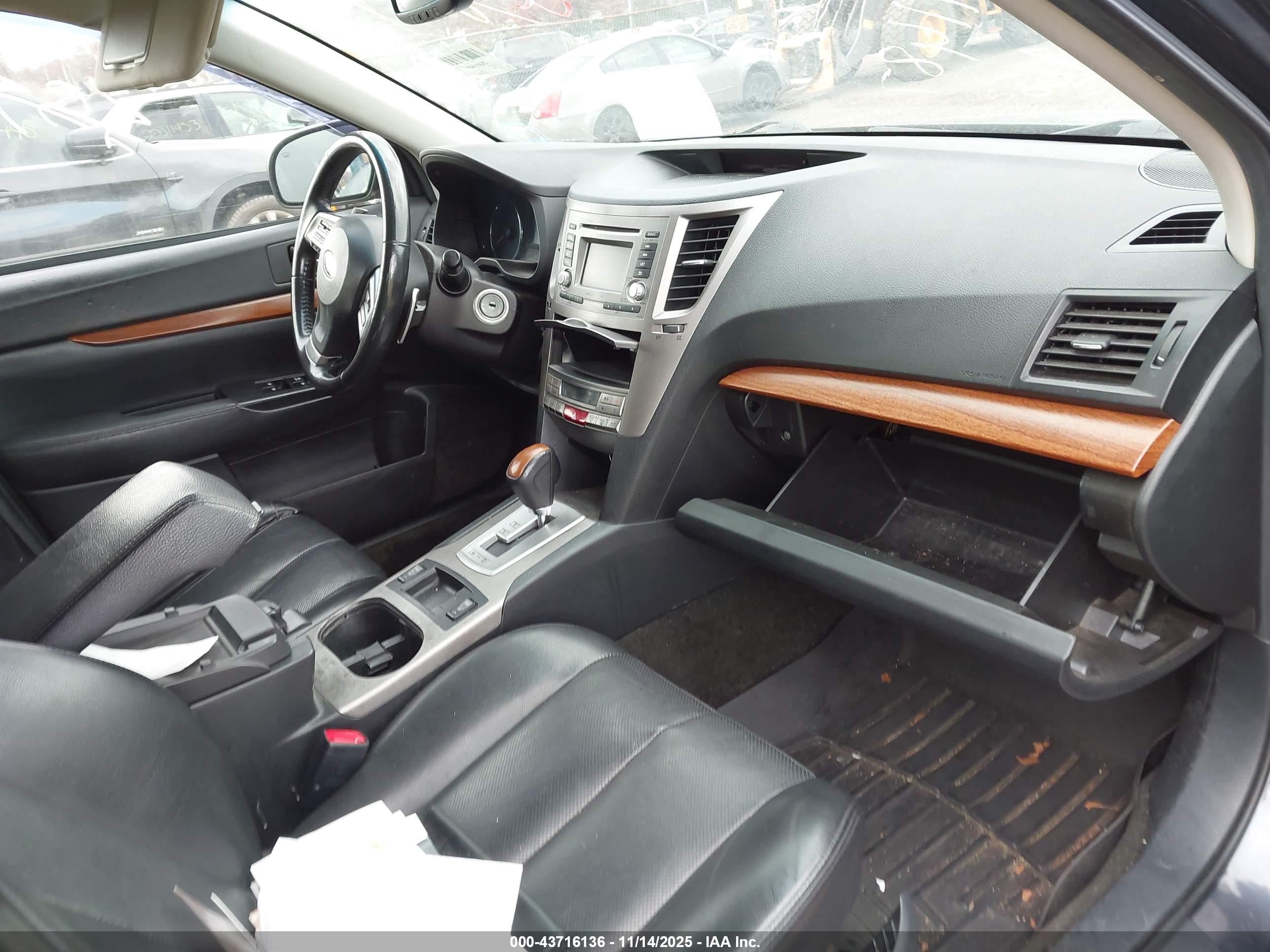 SUBARU OUTBACK image 5