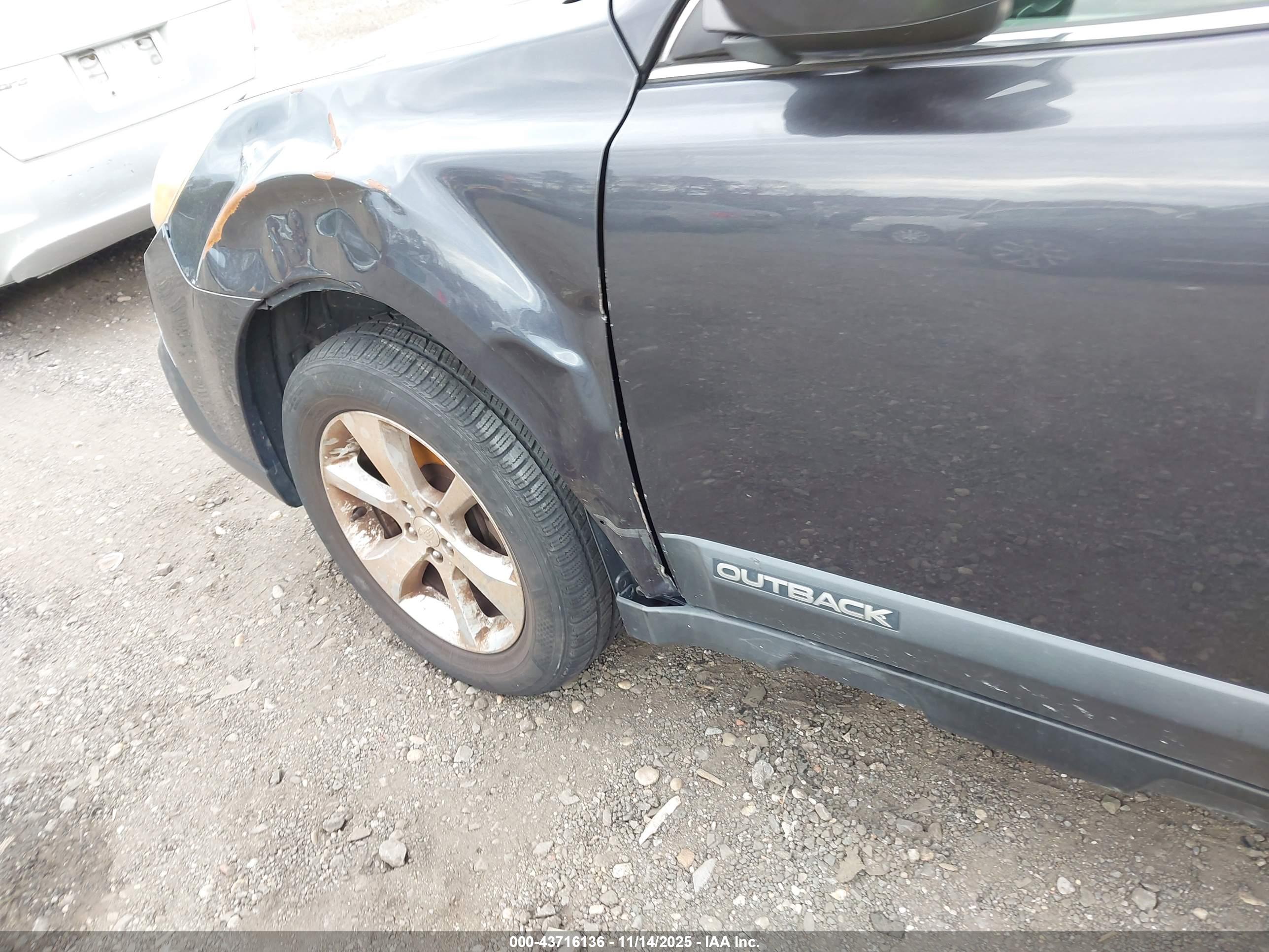 SUBARU OUTBACK image 6