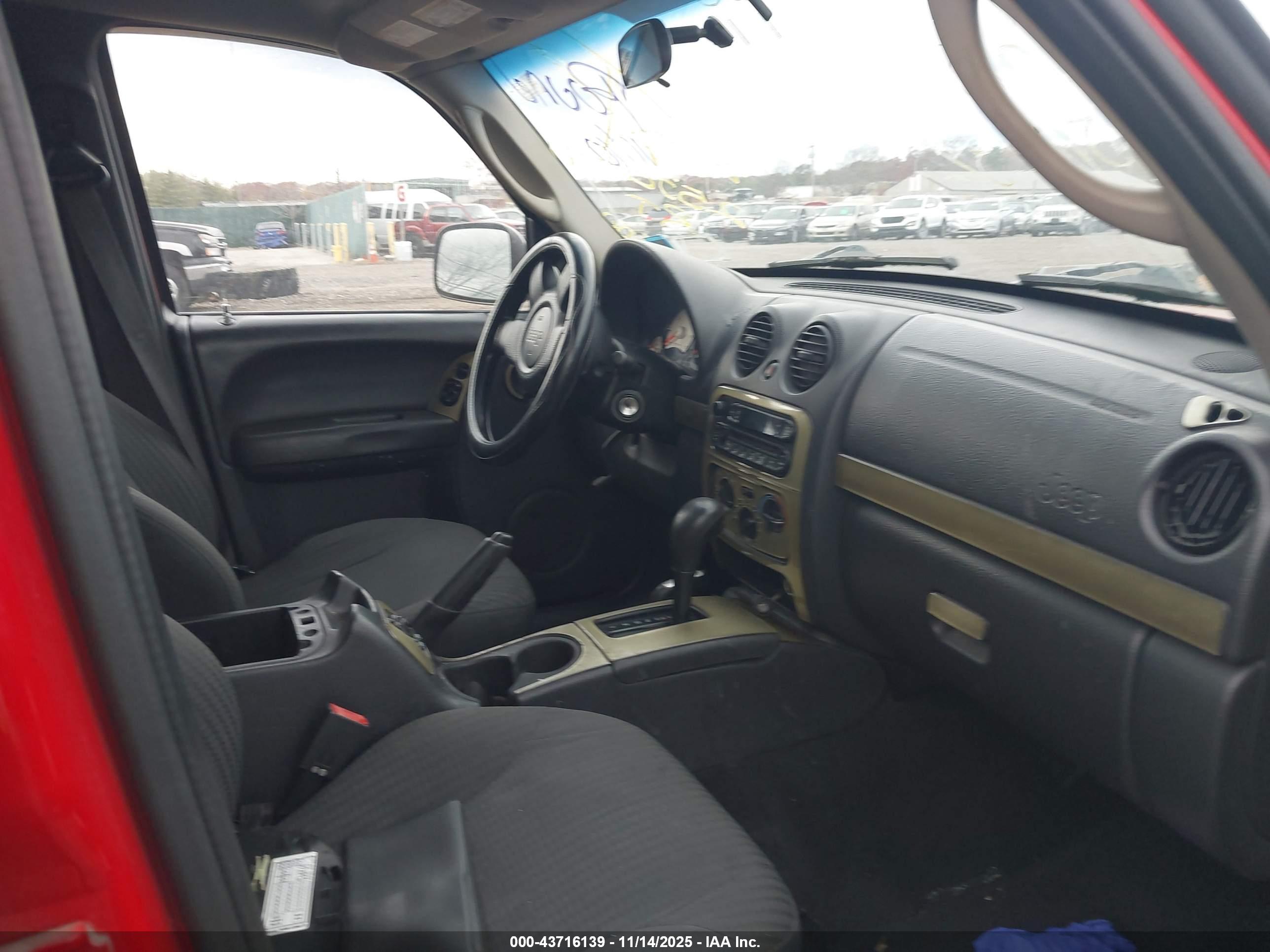JEEP LIBERTY image 5