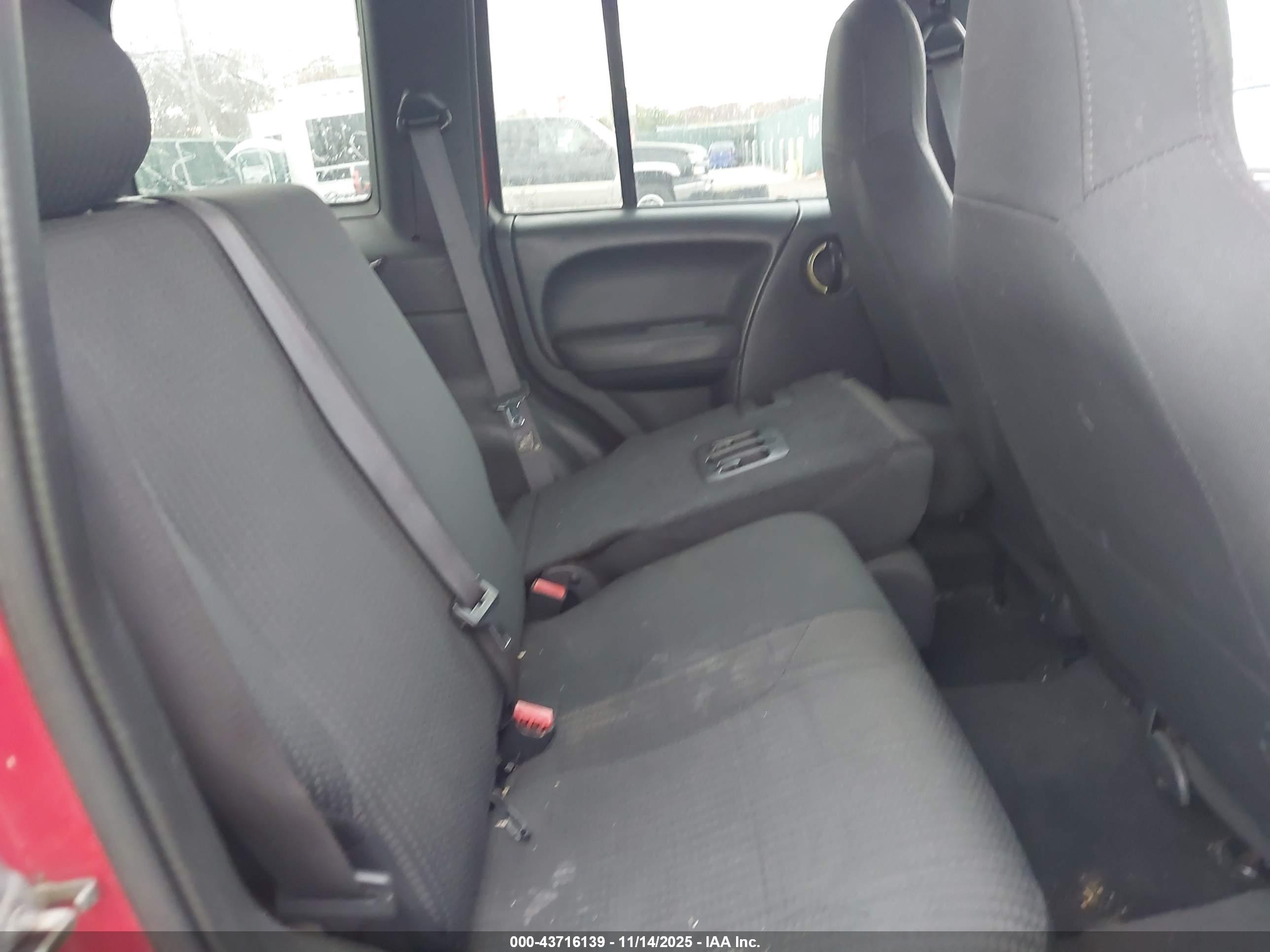 JEEP LIBERTY image 8